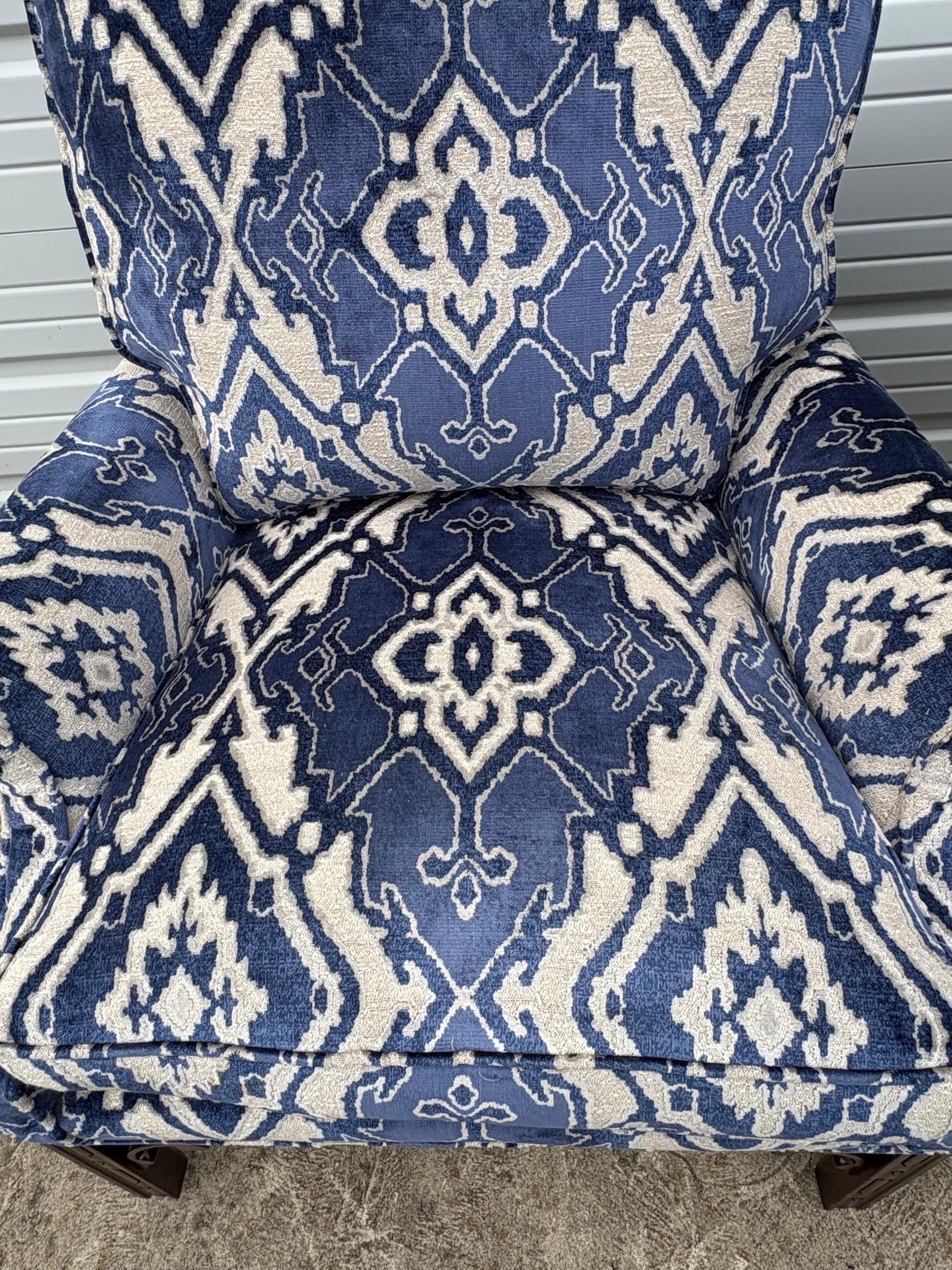 Vintage paire de fauteuils club en velours coupé nouvellement tapissés en vente 6