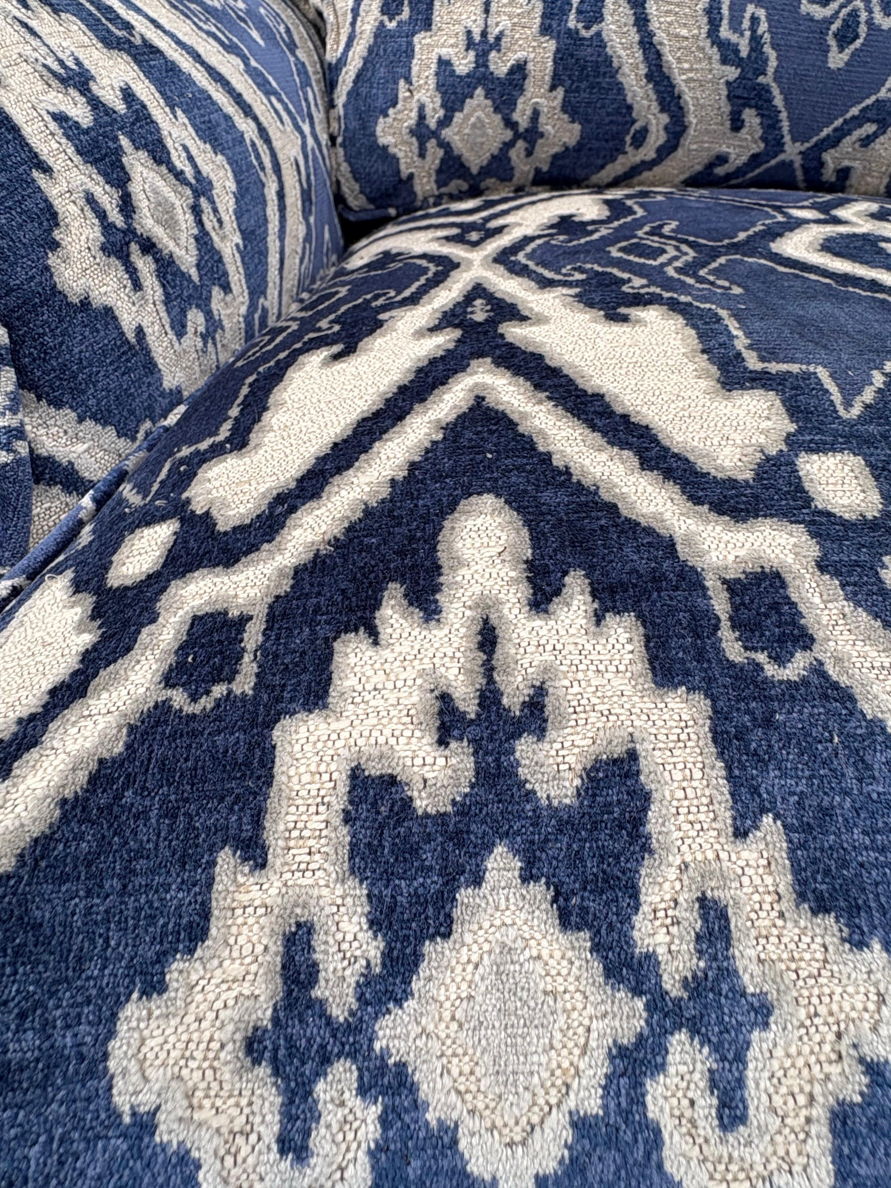 Vintage paire de fauteuils club en velours coupé nouvellement tapissés en vente 3