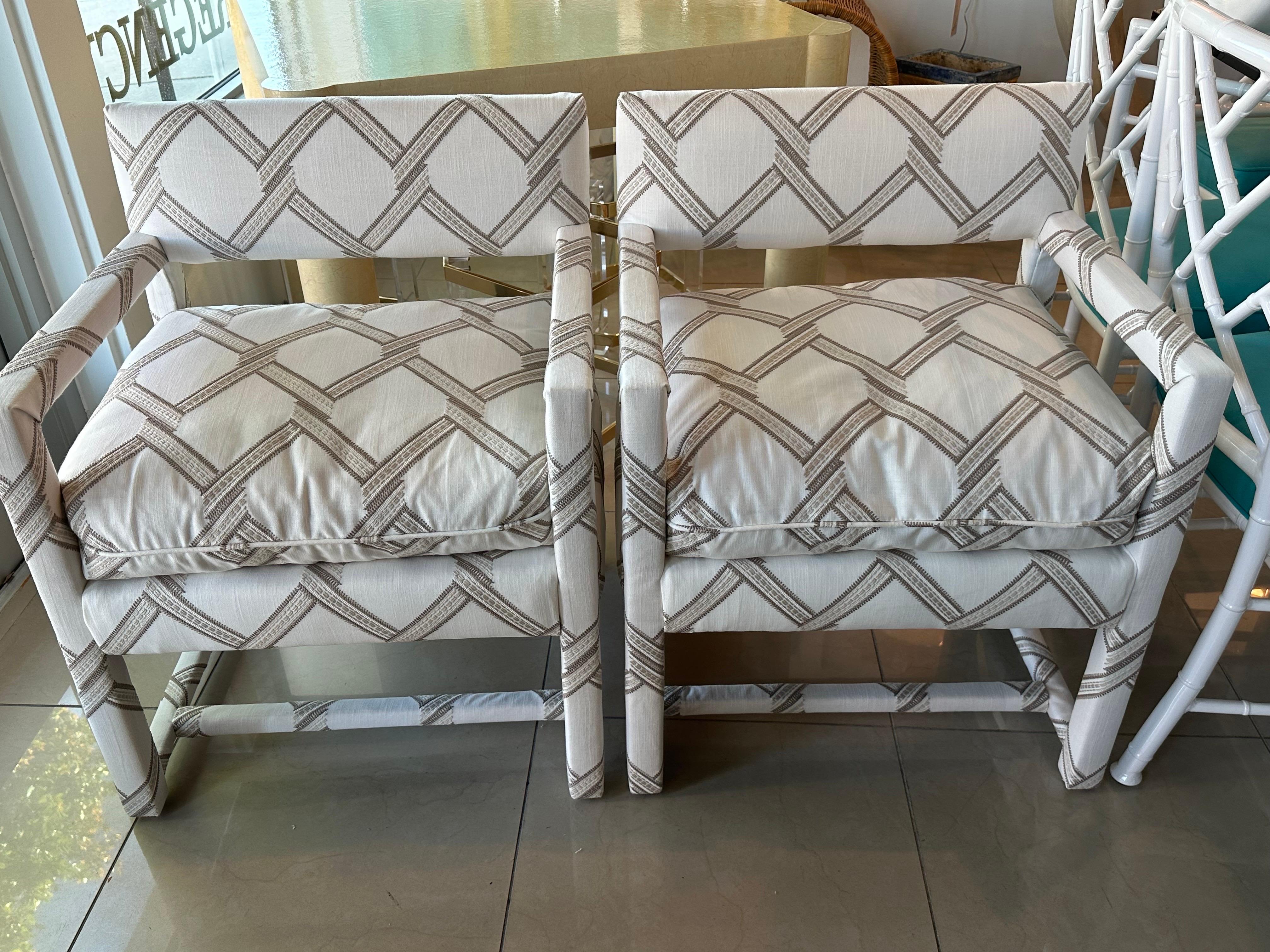 Vintage Pair of Newly Upholstered Palm Beach Club Parsons Arm Chairs Armchairs In Excellent Condition For Sale In West Palm Beach, FL