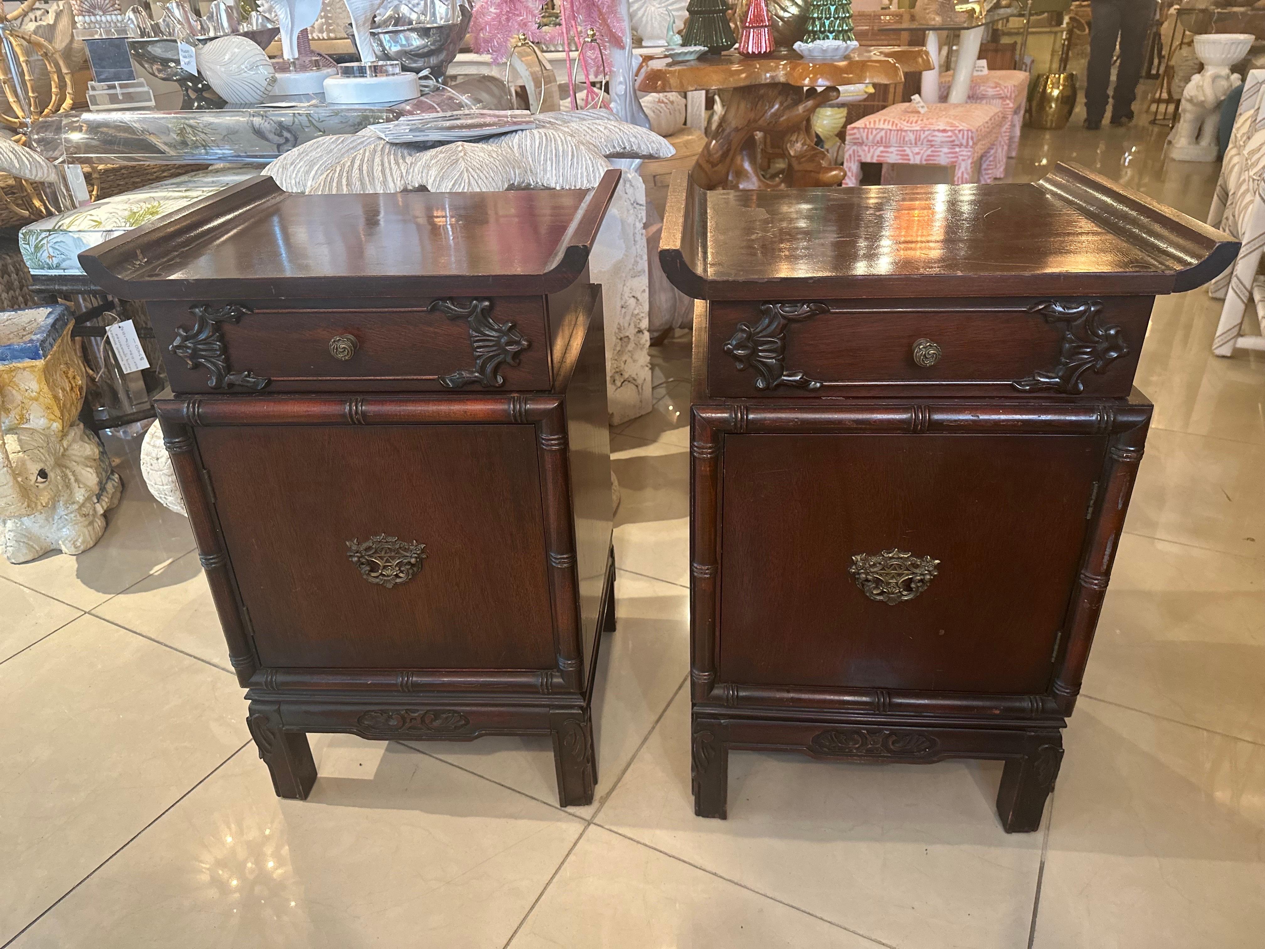 Vintage Pair of Night Stands Pagoda Oriental Altar Mahogany Chinoiserie  For Sale 5