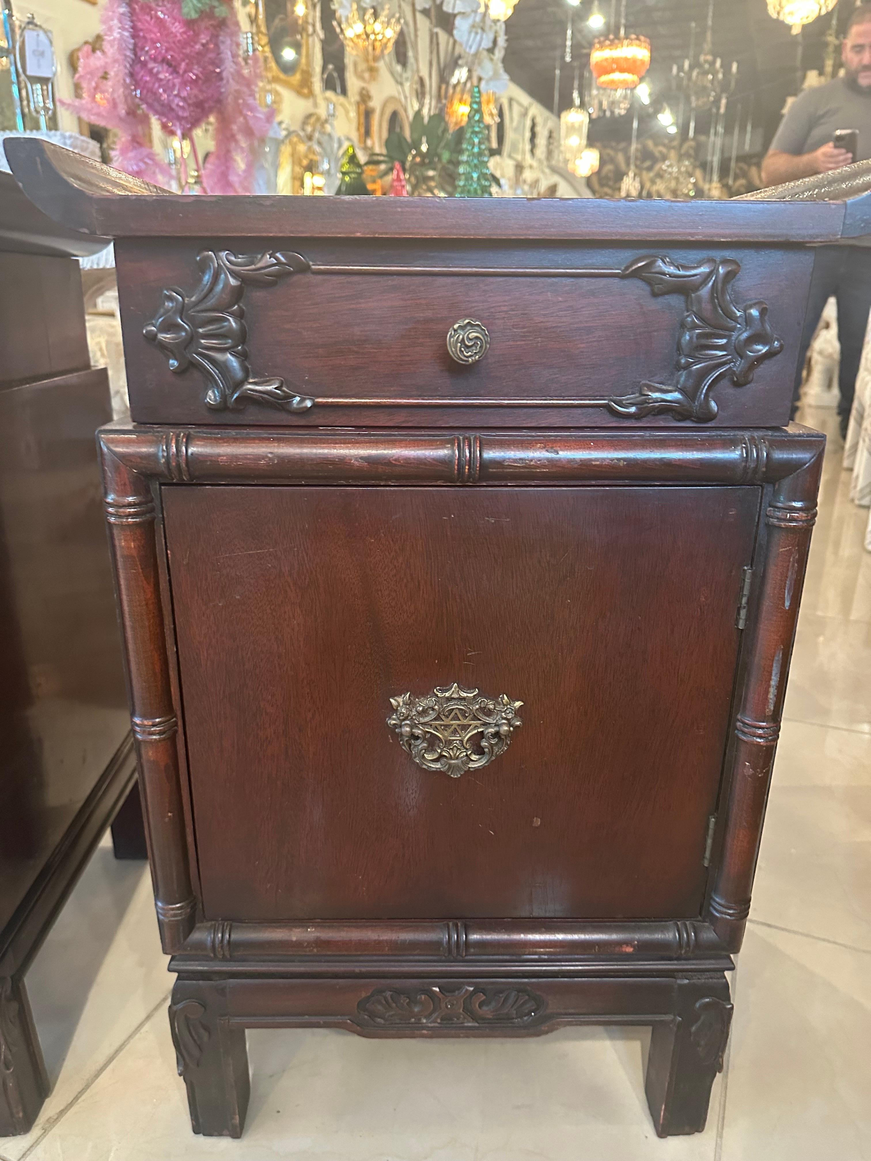Vintage Pair of Night Stands Pagoda Oriental Altar Mahogany Chinoiserie  For Sale 8