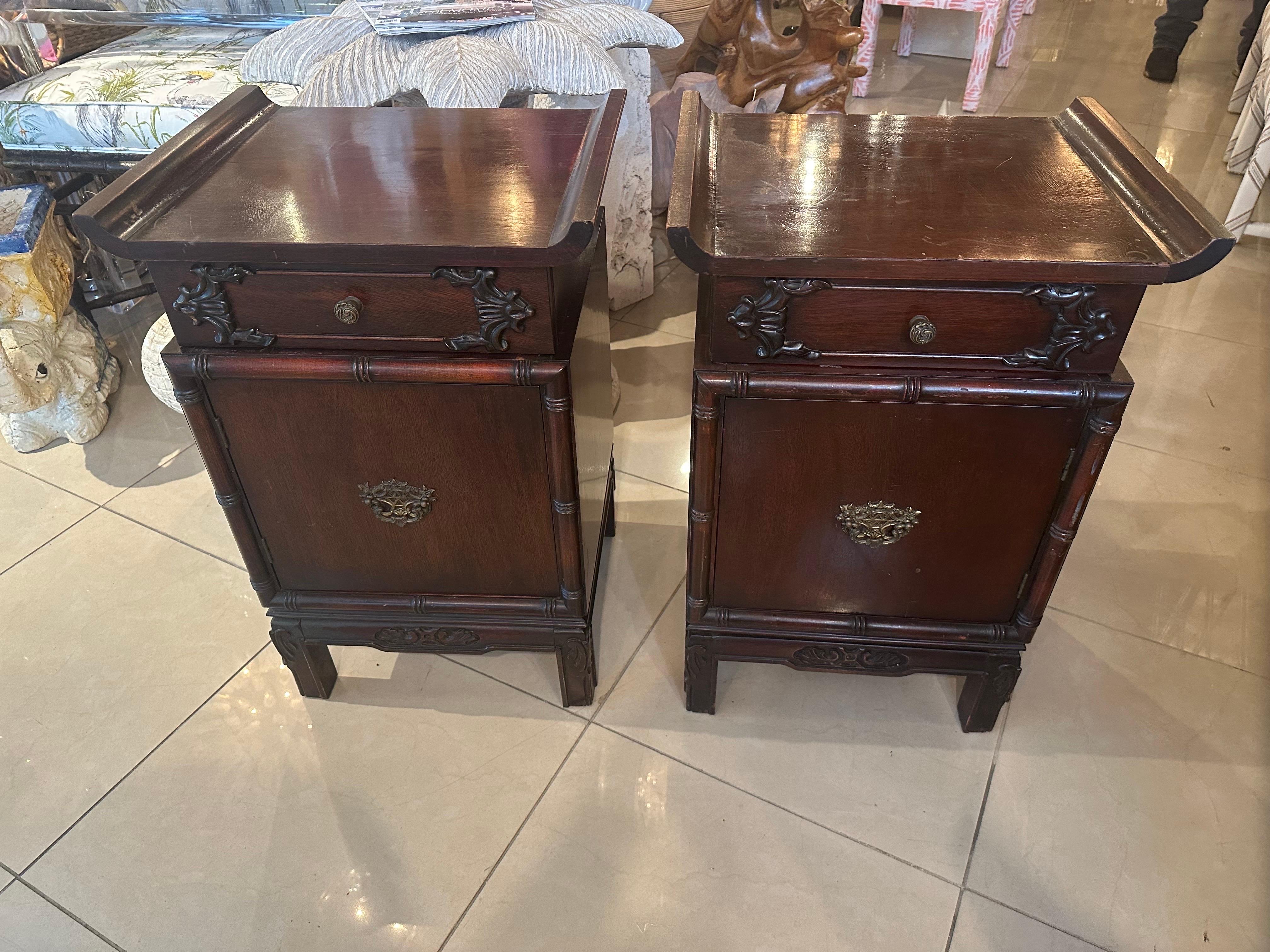 Vintage Pair of Night Stands Pagoda Oriental Altar Mahogany Chinoiserie  For Sale 3