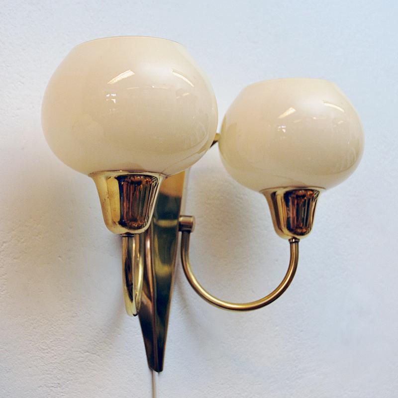 Polished Vintage Pair of Norwegian Brass and Glass Wall Lamps by Br Sæther, 1940s For Sale