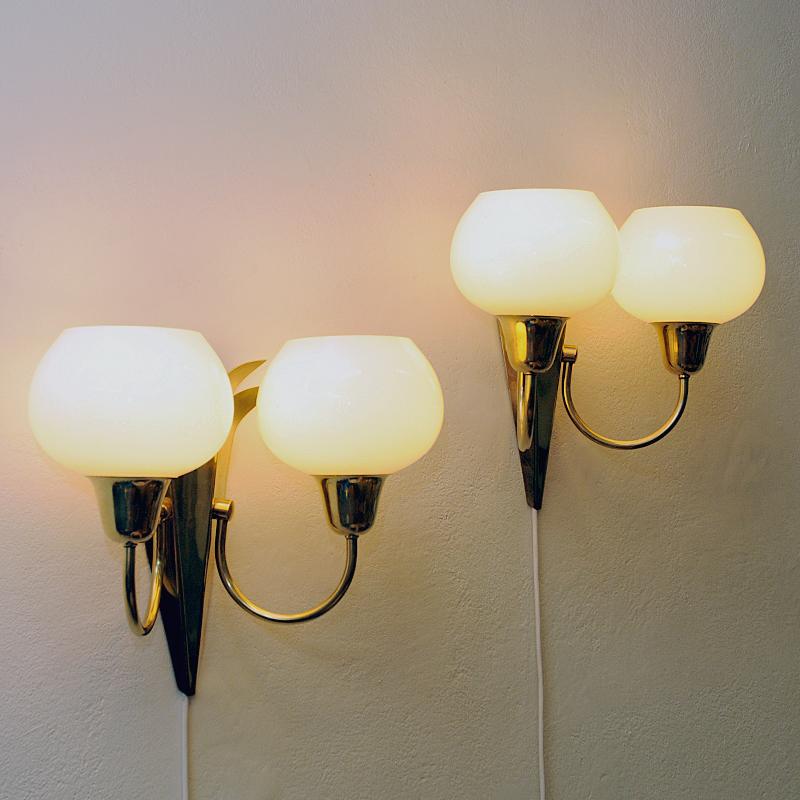 Mid-20th Century Vintage Pair of Norwegian Brass and Glass Wall Lamps by Br Sæther, 1940s For Sale