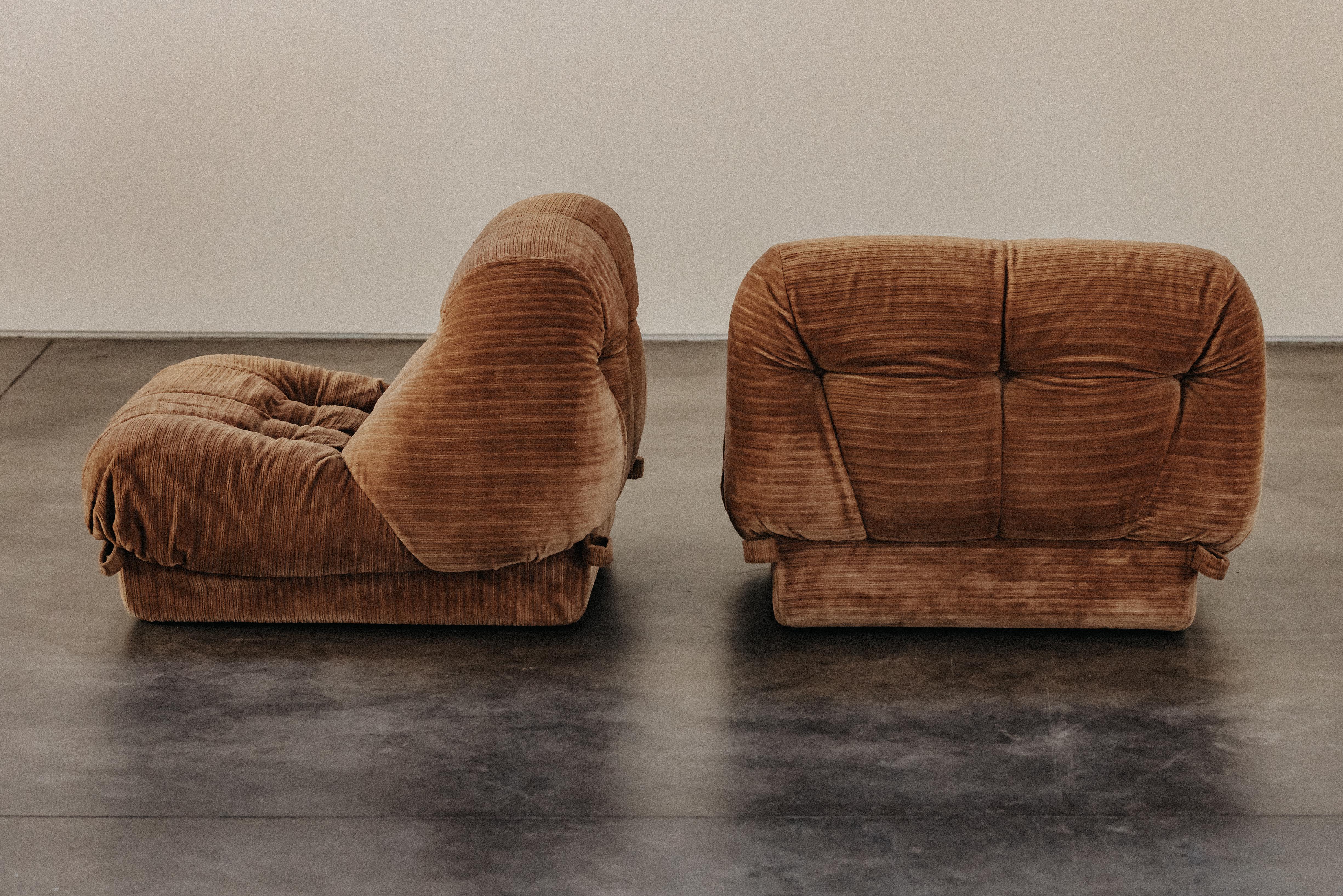 Upholstery Vintage Pair Of Nuvolone Lounge Chairs From Padova, Italy 1970s For Sale