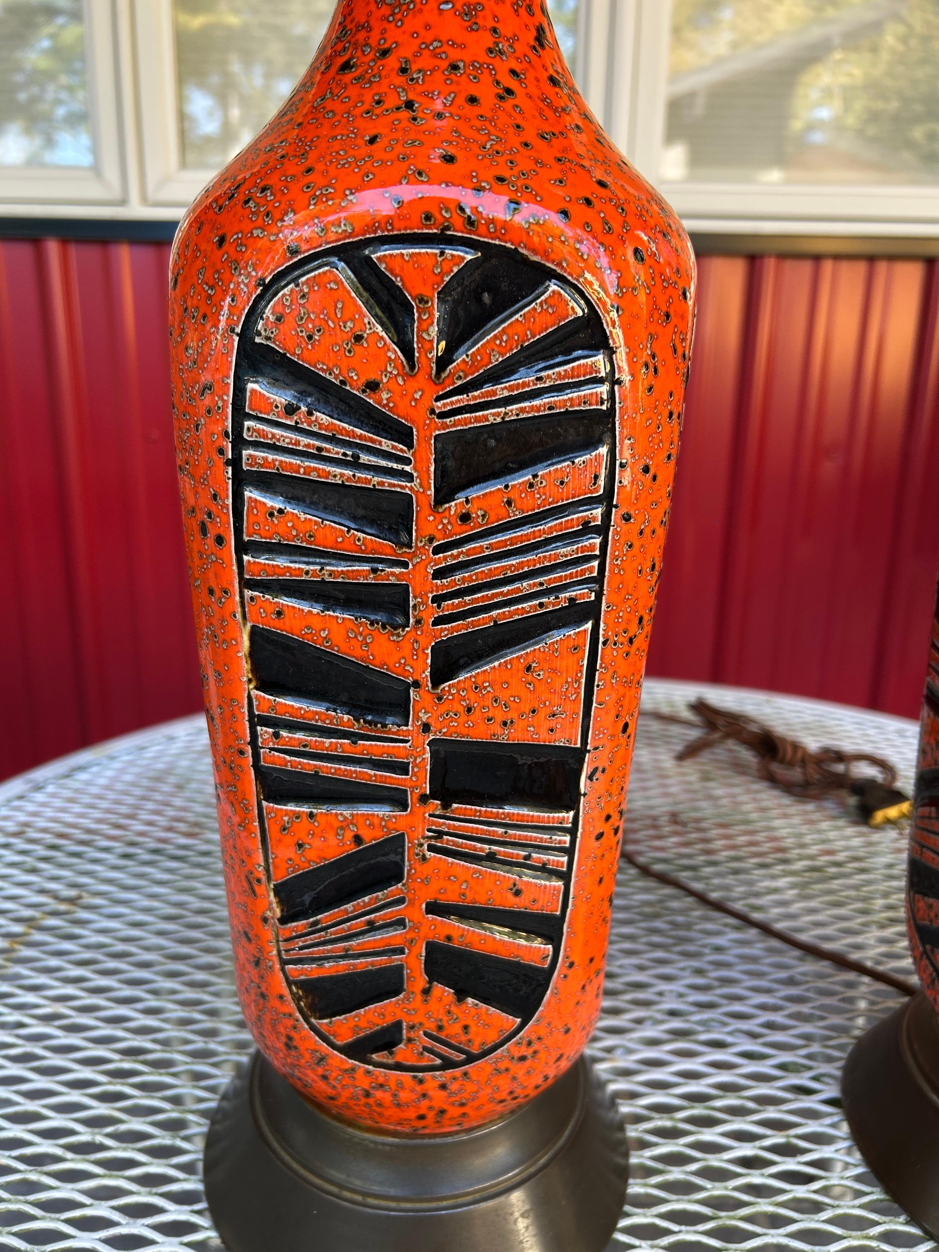 Vintage Pair of Orange Textured Keramik Tischlampen Mitte des Jahrhunderts Modern (Moderne der Mitte des Jahrhunderts) im Angebot