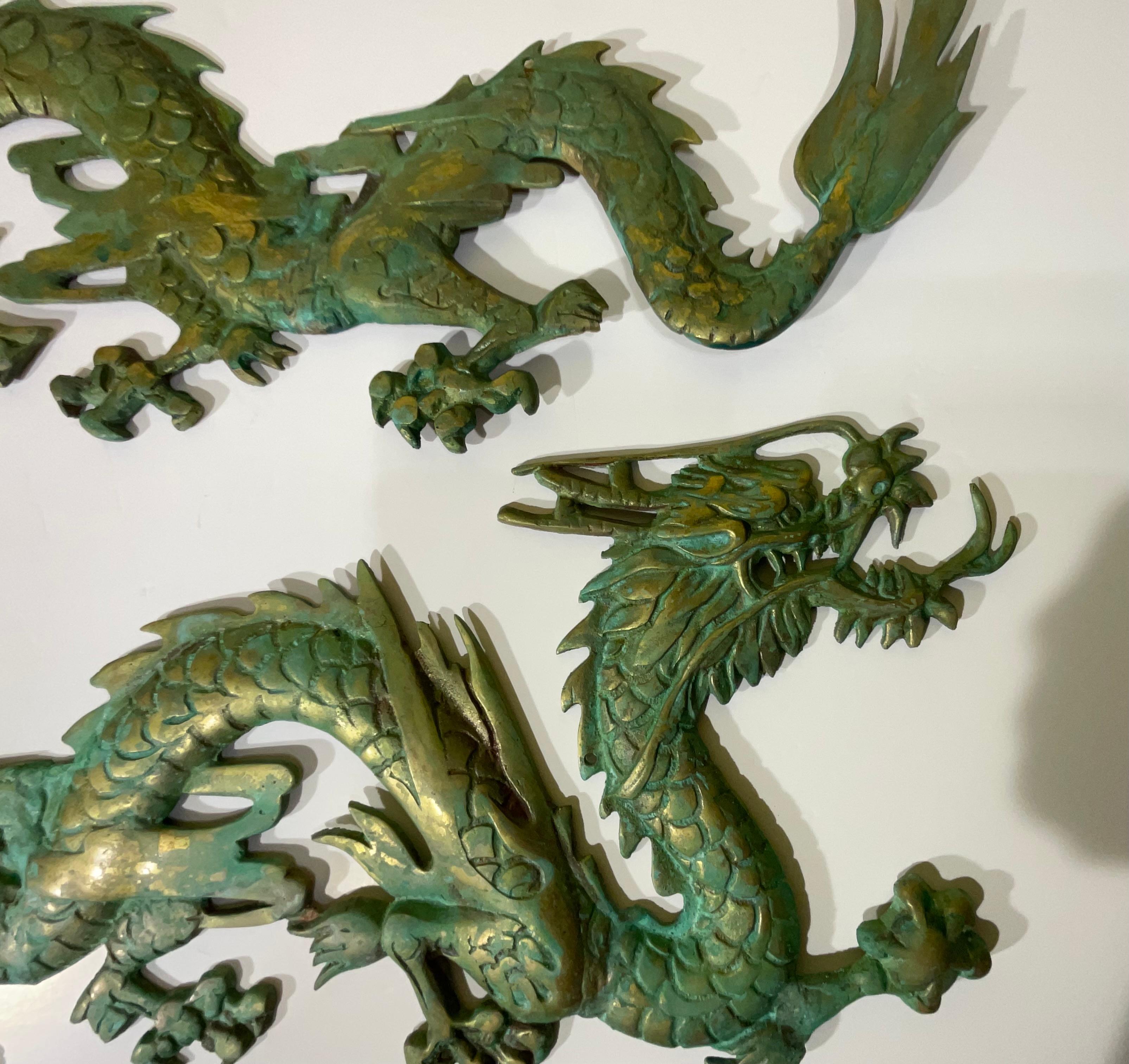 Par vintage de colgantes de latón adornados con dragones chinos - Detalles intrincados Chino