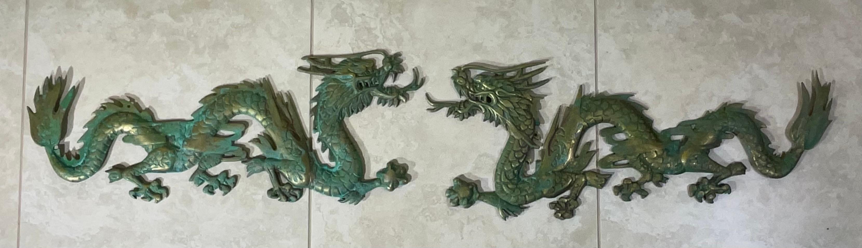 Par vintage de colgantes de latón adornados con dragones chinos - Detalles intrincados Latón