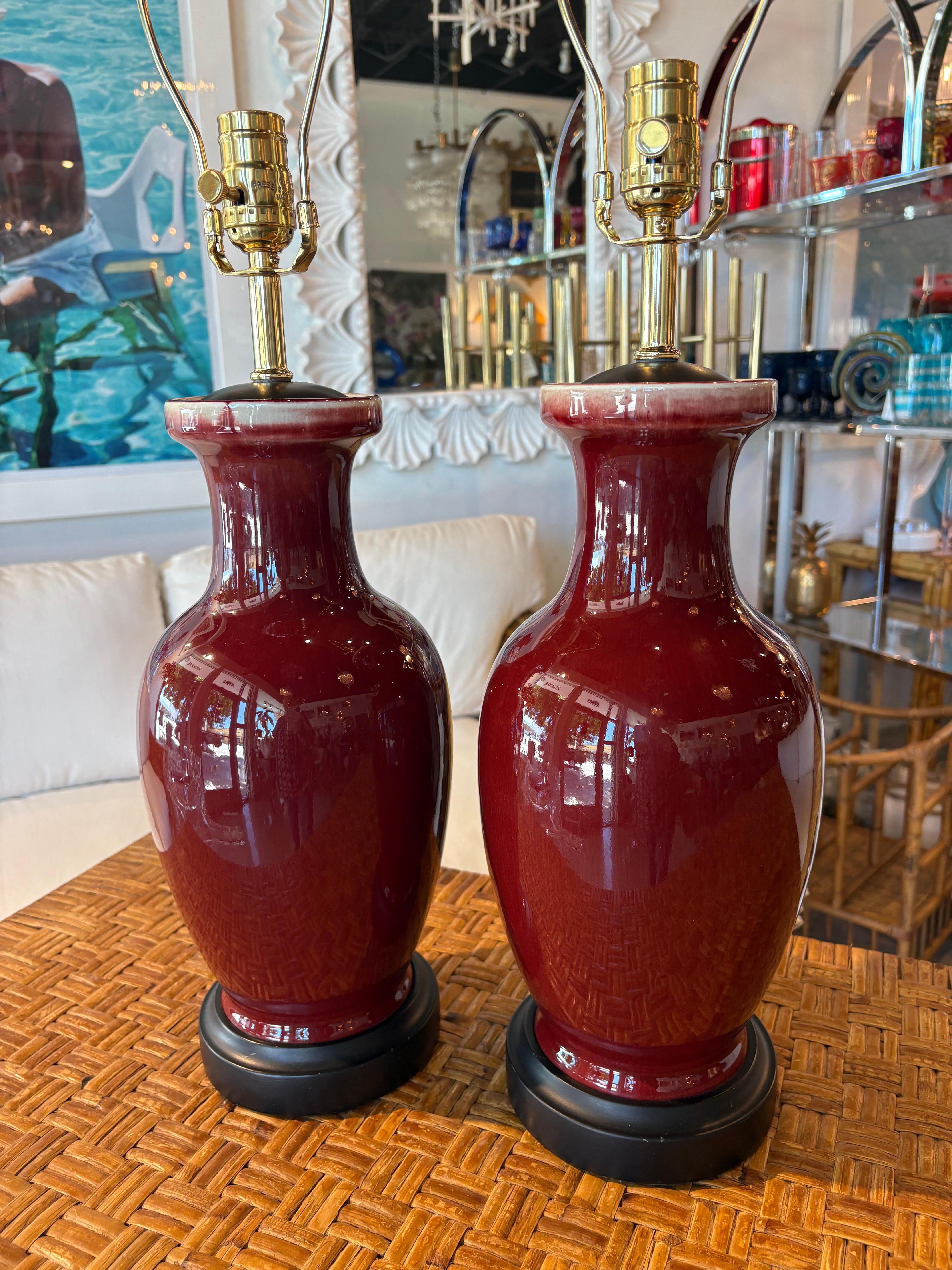 Vintage Pair of Oxblood Red Flambe Chinoiserie Tischlampen Newly Wired im Angebot 6