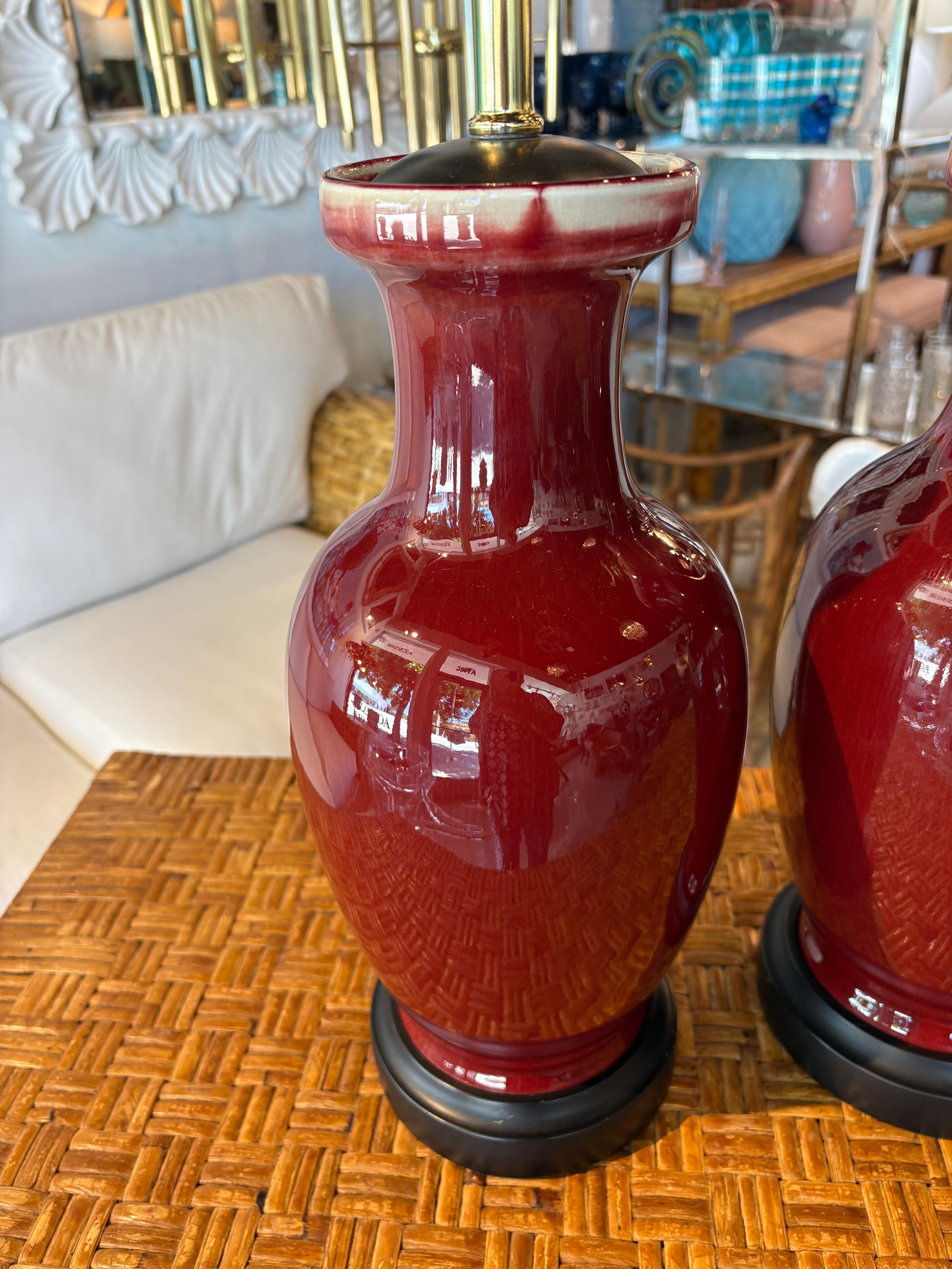 Vintage Pair of Oxblood Red Flambe Chinoiserie Tischlampen Newly Wired im Angebot 7