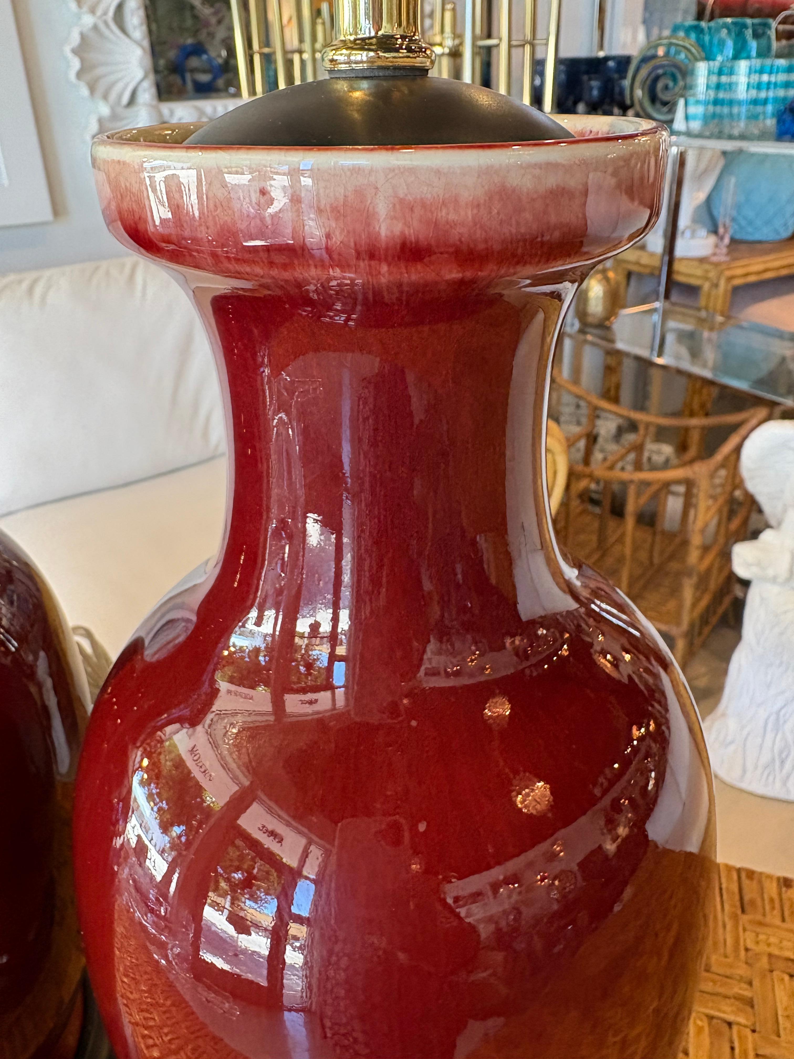 Vintage Pair of Oxblood Red Flambe Chinoiserie Tischlampen Newly Wired im Angebot 9