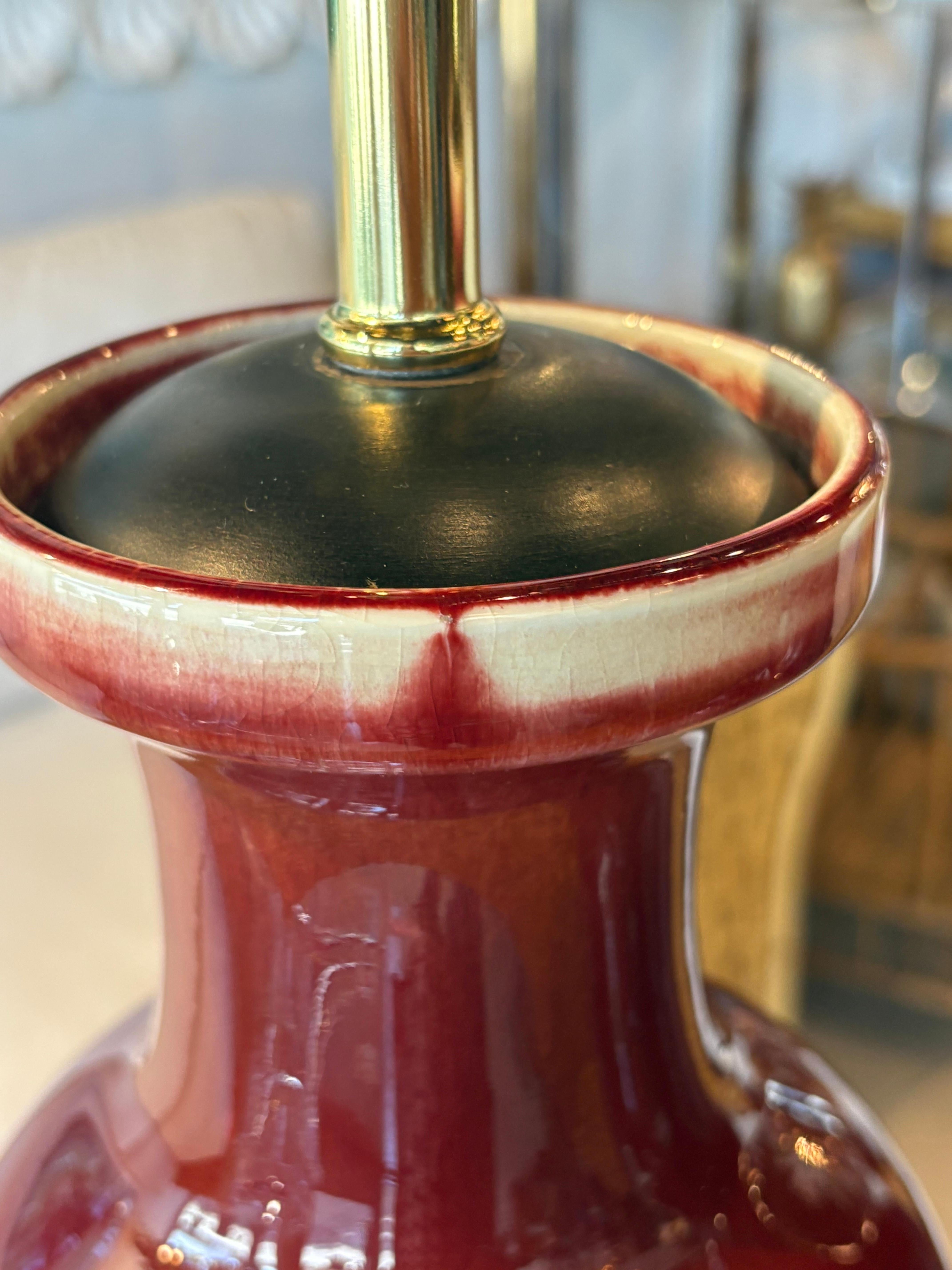 Vintage Pair of Oxblood Red Flambe Chinoiserie Tischlampen Newly Wired (Ende des 20. Jahrhunderts) im Angebot
