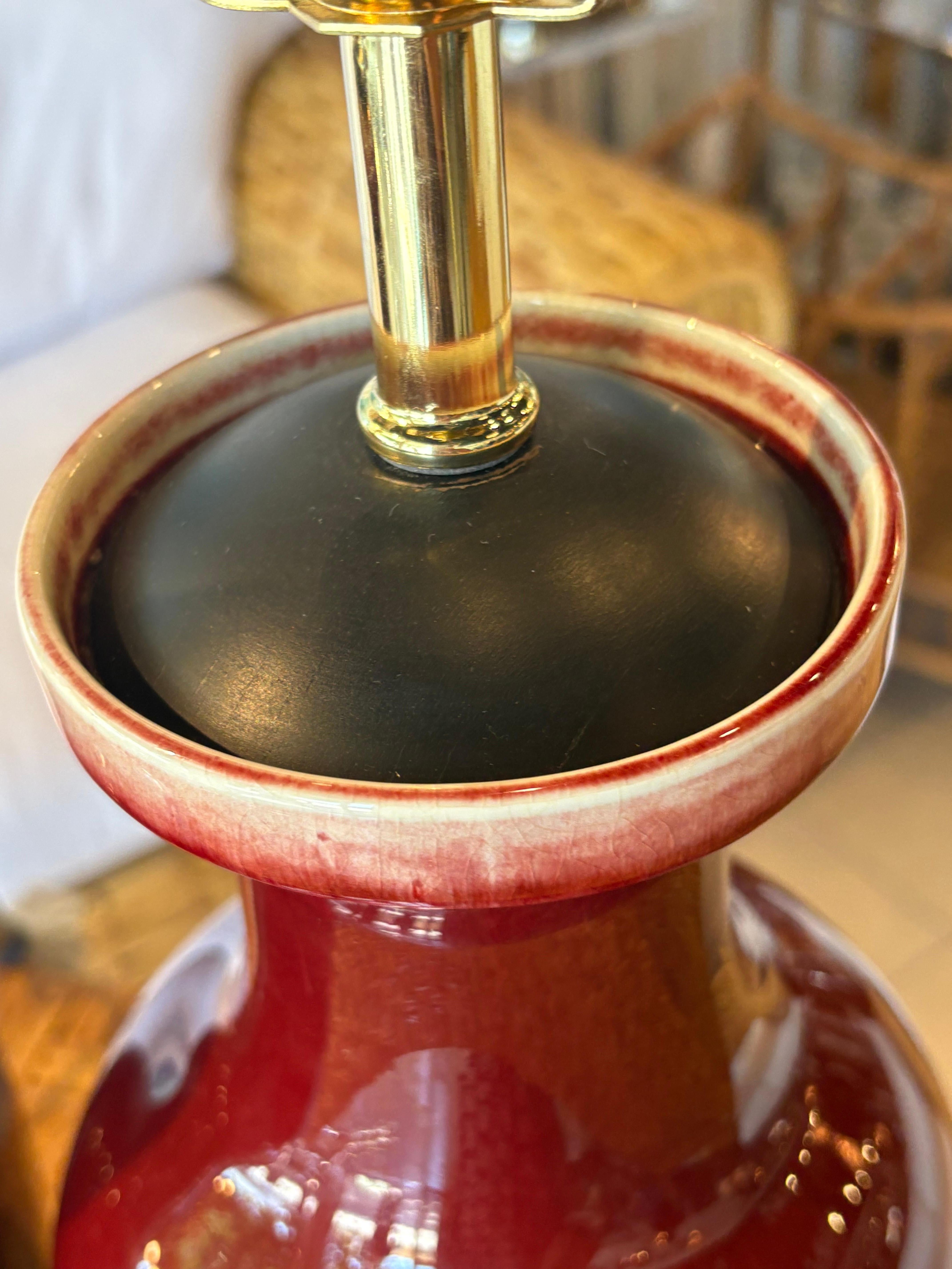Vintage Pair of Oxblood Red Flambe Chinoiserie Tischlampen Newly Wired im Angebot 1