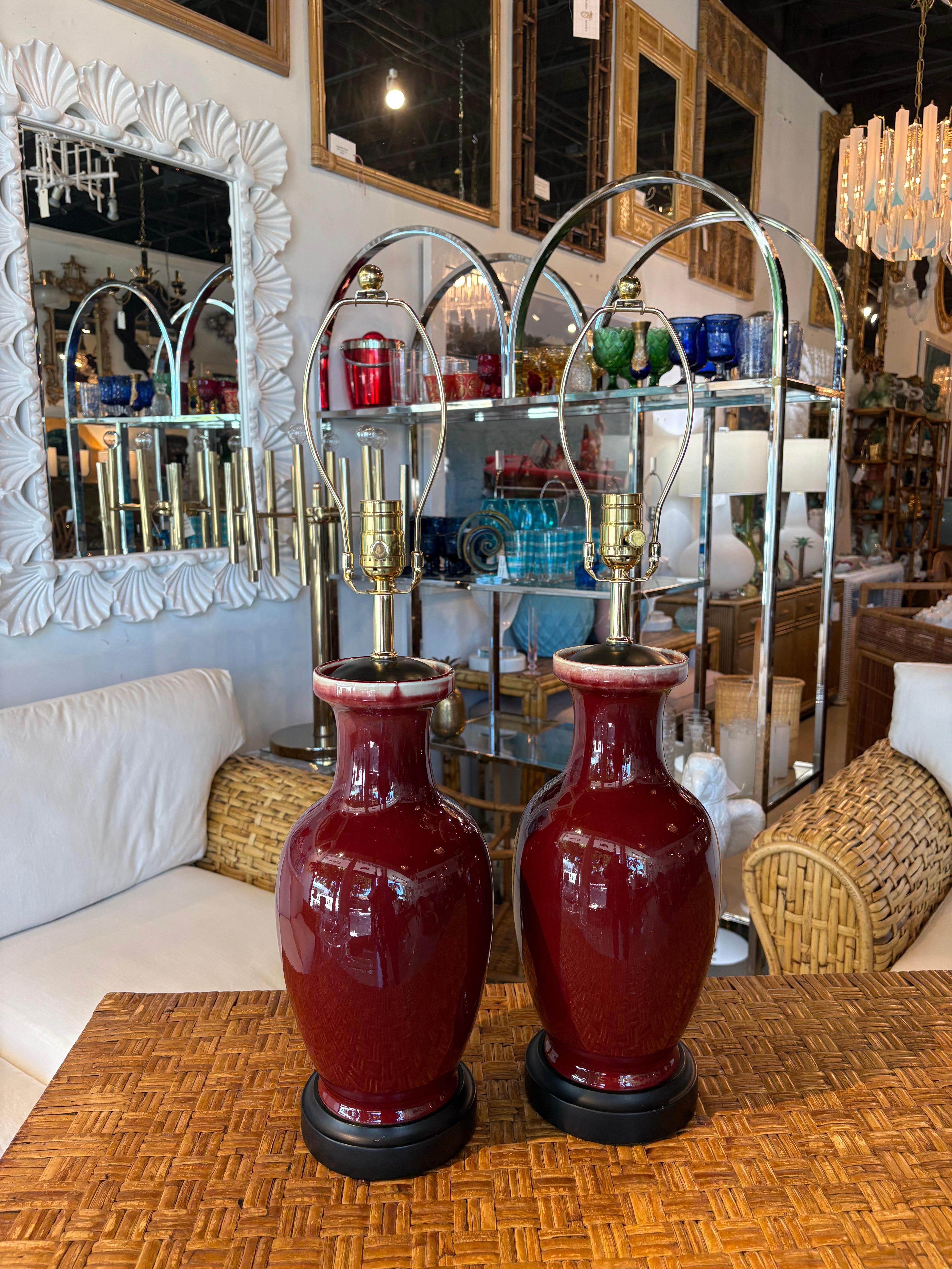 Vintage Pair of Oxblood Red Flambe Chinoiserie Tischlampen Newly Wired im Angebot 3