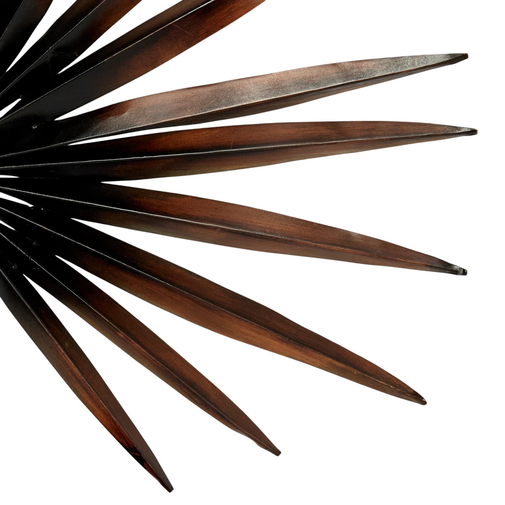 Vintage Pair of Painted Metal Palm Frond Wall Ornaments im Angebot 4