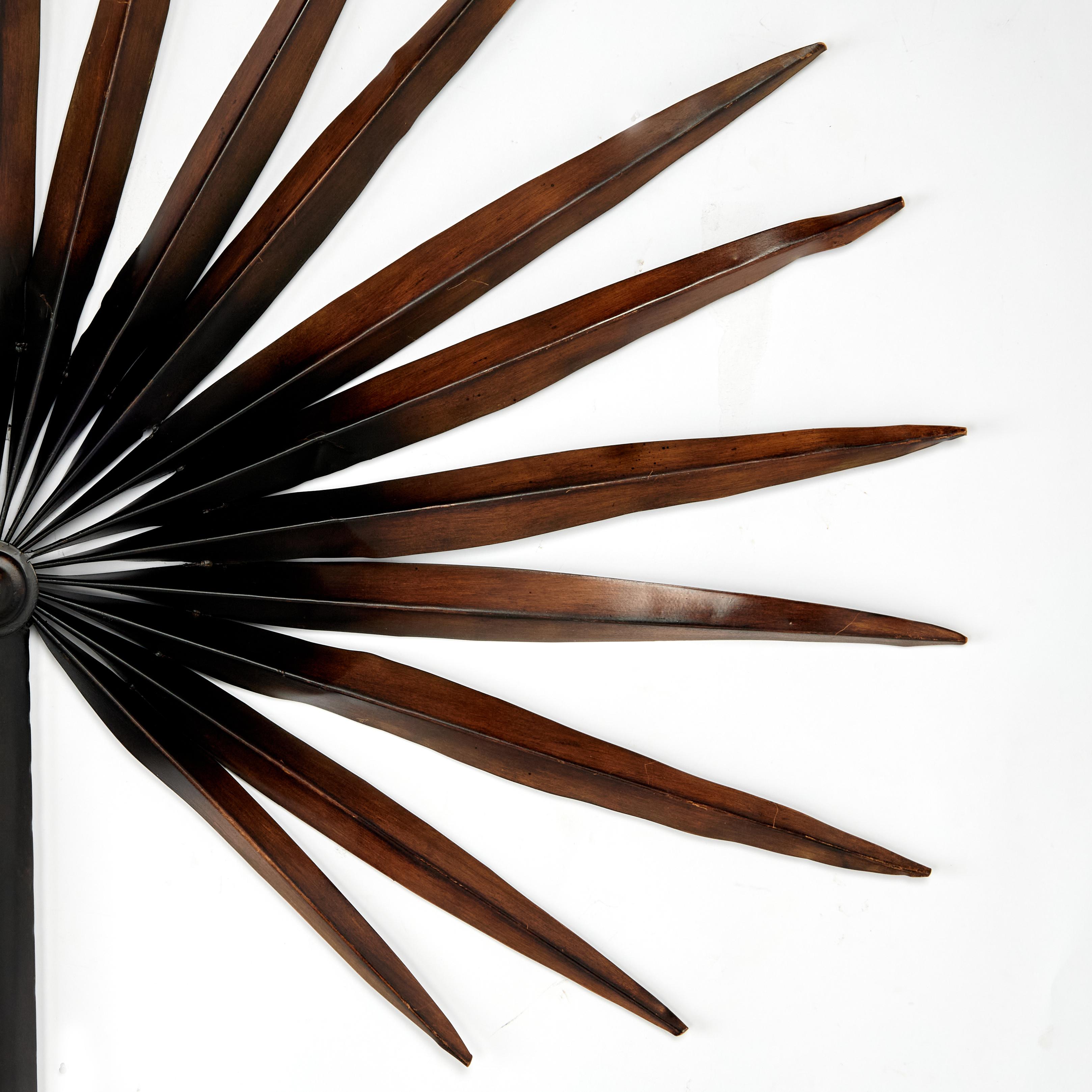 Vintage Pair of Painted Metal Palm Frond Wall Ornaments (Gemalt) im Angebot