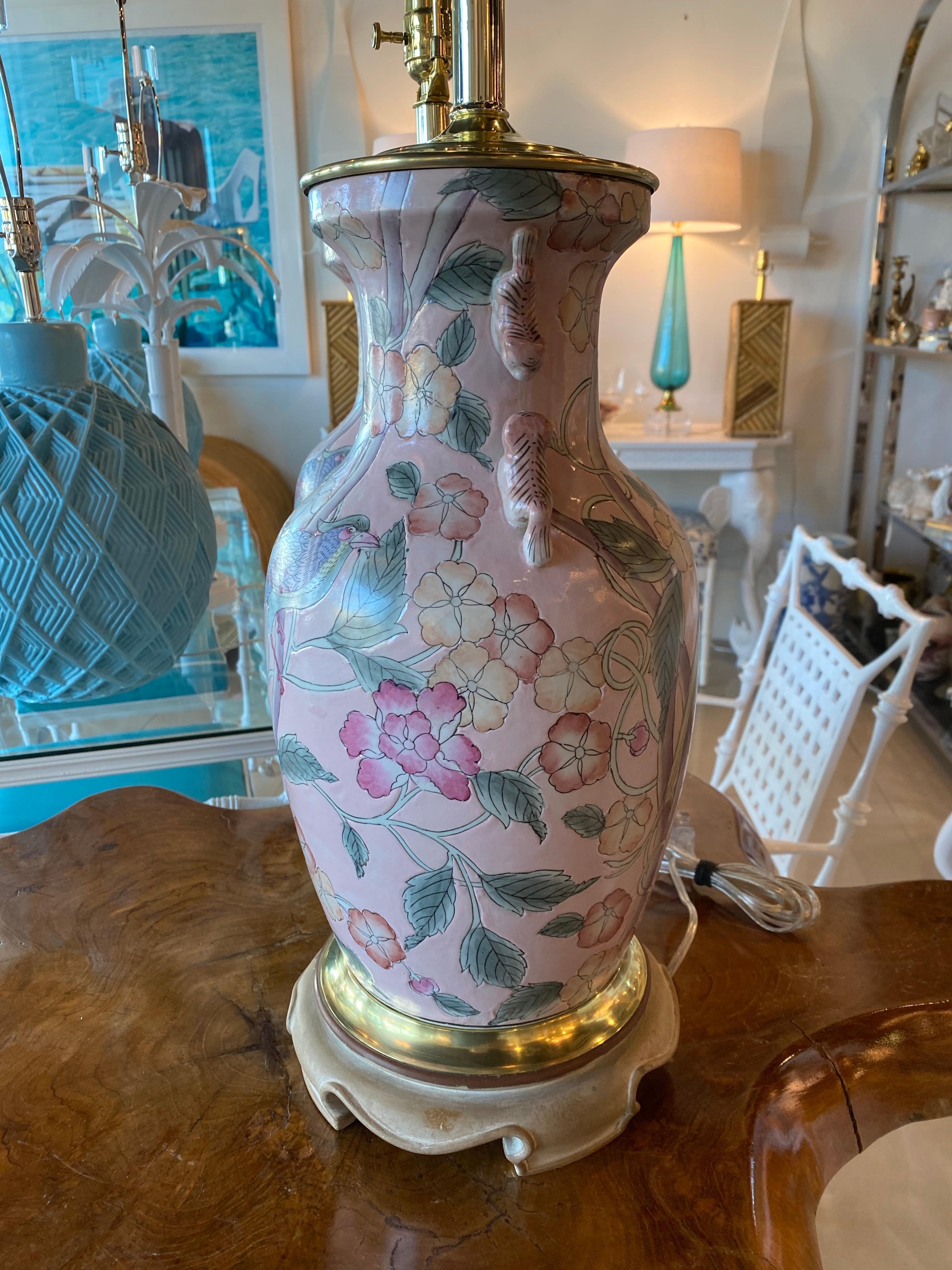 Late 20th Century Vintage Pair of Pale Pink Bird Floral Chinoiserie Ginger Jar Table Lamps For Sale
