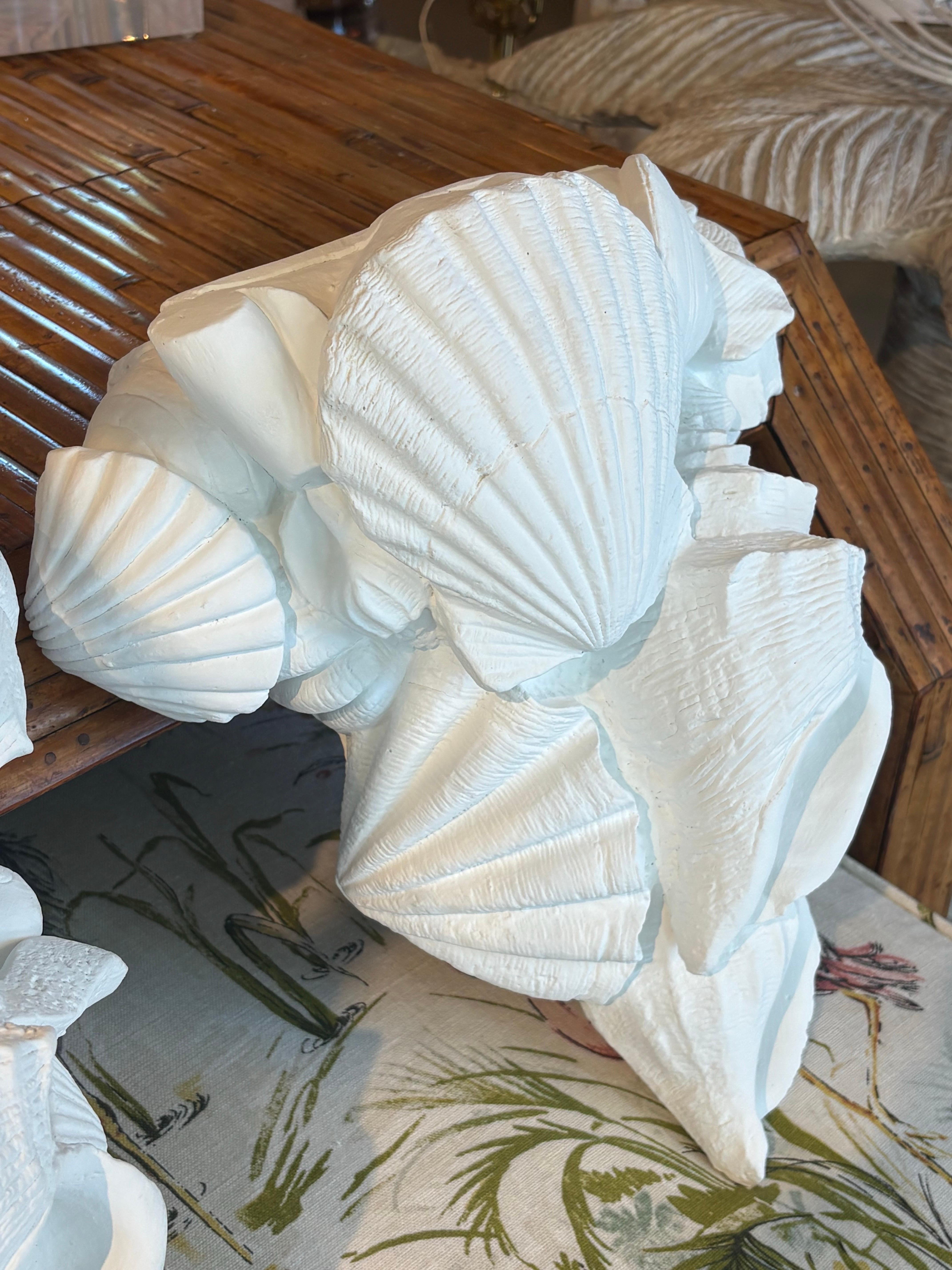 Paar weiße Vintage-Wandleuchter aus Palm Beach Muschel-Muschel-Muschel-Muschelschalen, lackiert, weiß im Angebot 4