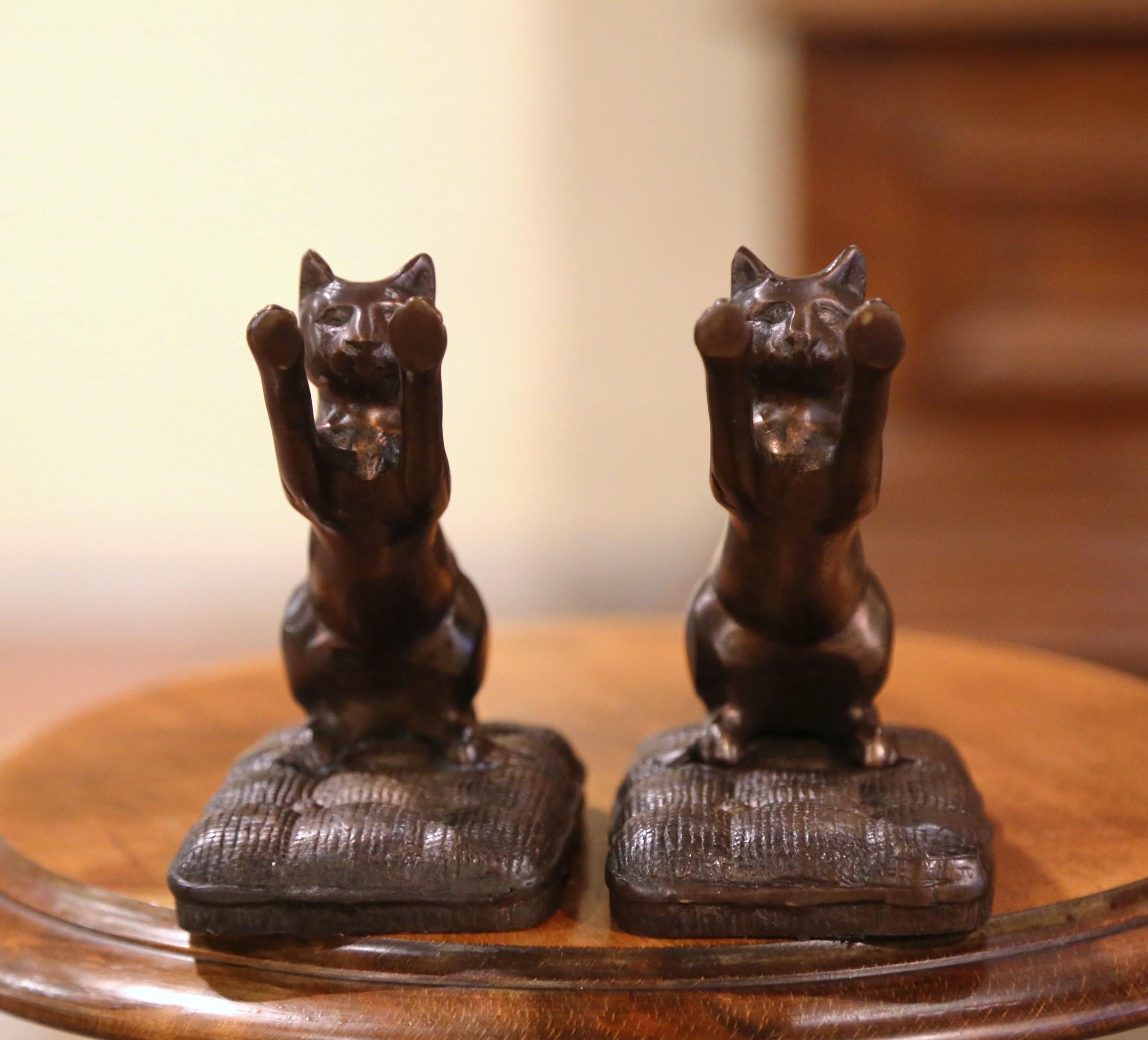 Keep your books aligned on a shelf with this exquisite pair of kitty sculpture bookends. Crafted in France, circa 1970, and built of bronze, these figurines feature a sleek and regal design, beautifully accentuated by a rich patinated bronze finish.