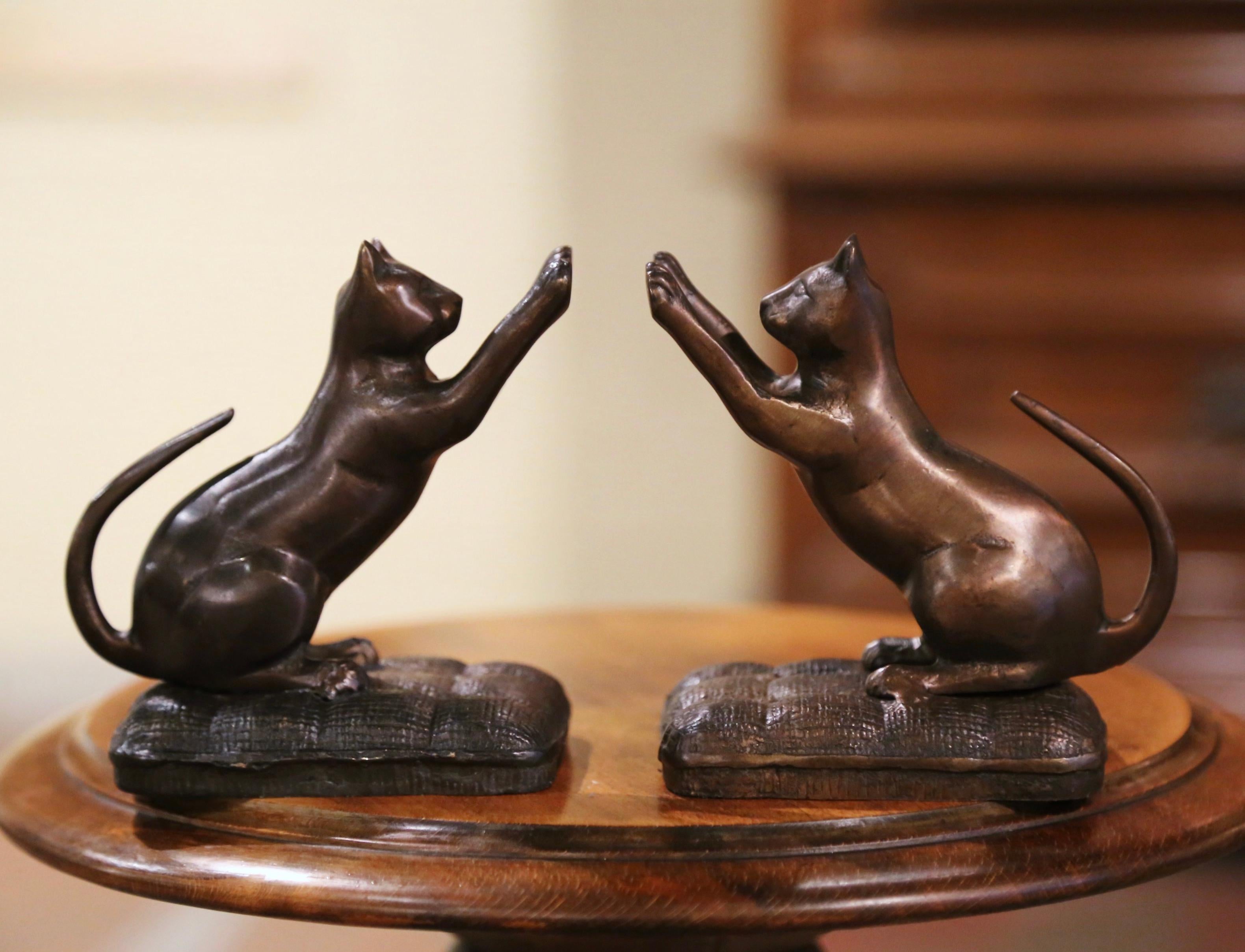 20th Century Vintage Pair of Patinated Bronze Cat Bookends 