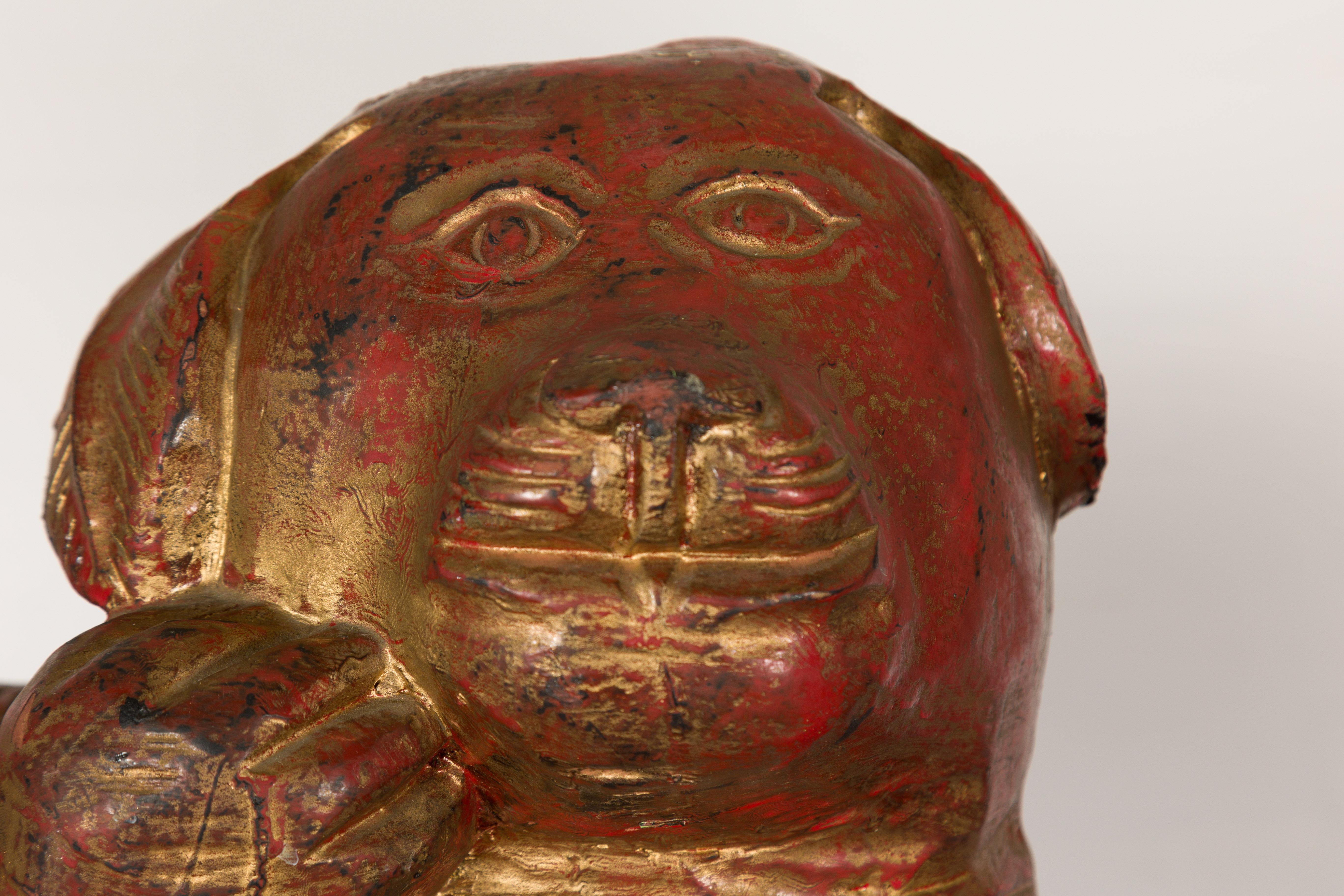 Paar thailändische mythologische Vintage-Hängelampe aus vergoldetem Holz mit rotem Unterton im Angebot 3