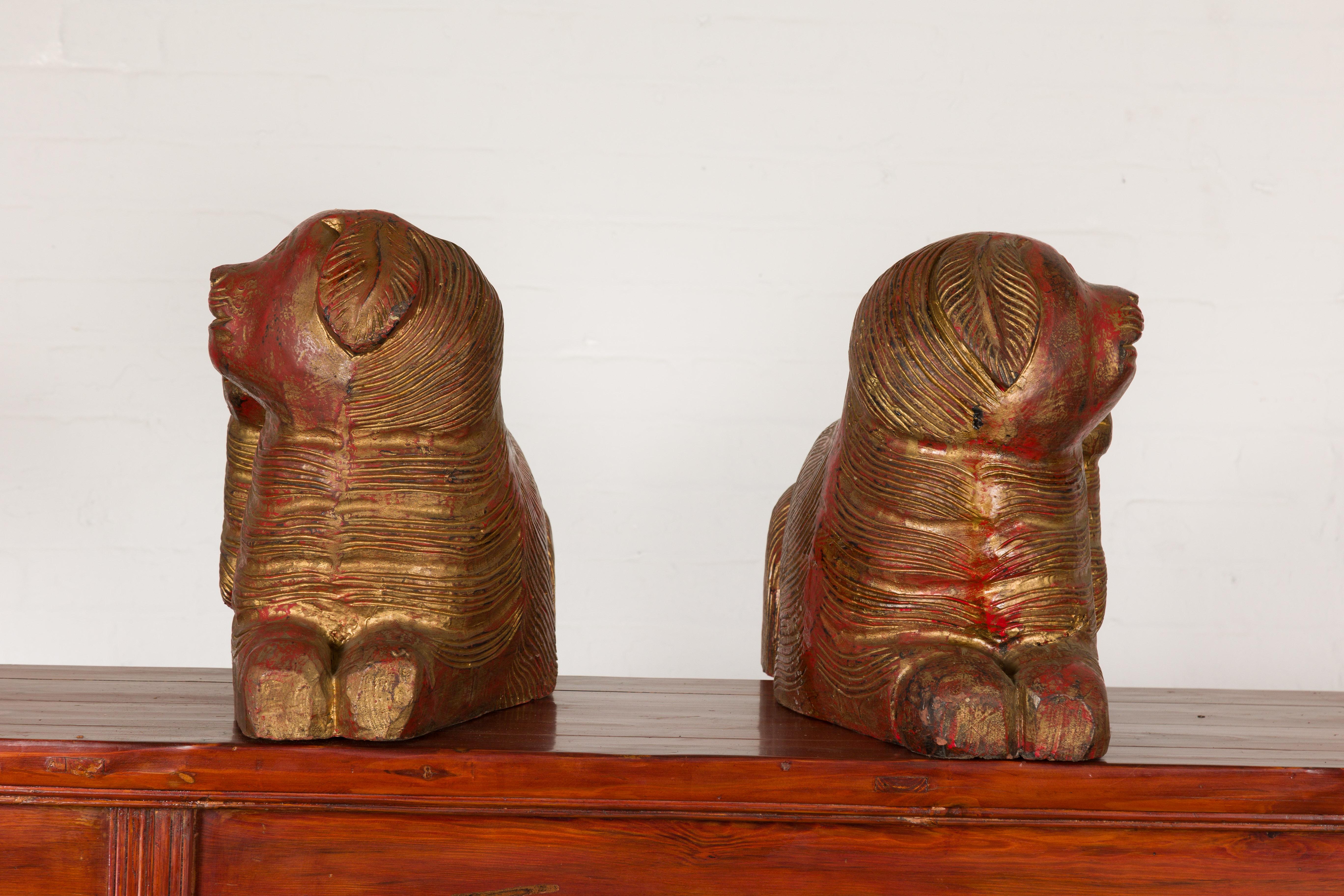 Paar thailändische mythologische Vintage-Hängelampe aus vergoldetem Holz mit rotem Unterton im Angebot 4