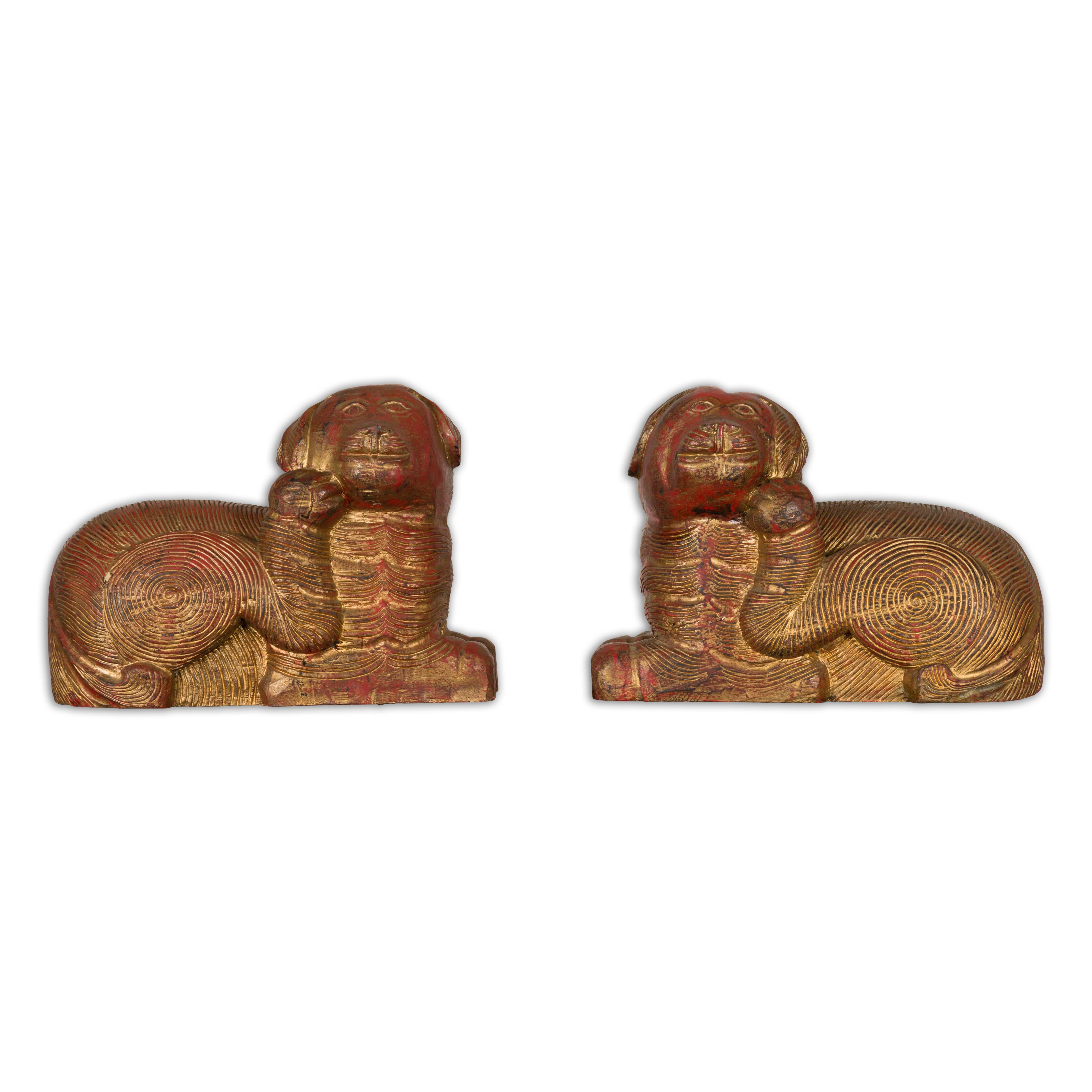 Paar thailändische mythologische Vintage-Hängelampe aus vergoldetem Holz mit rotem Unterton im Angebot 8