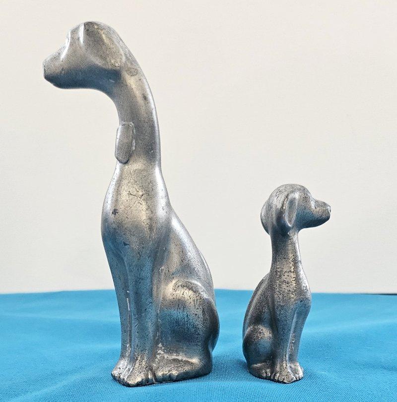 Paar Zinn-Hunde, Mutter und Pup-CLOSING-VERKAUF, SCHLUSSVERKAUF im Angebot 4