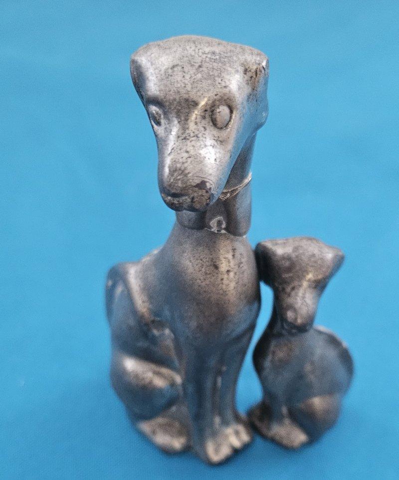 Paar Zinn-Hunde, Mutter und Pup-CLOSING-VERKAUF, SCHLUSSVERKAUF im Angebot 6