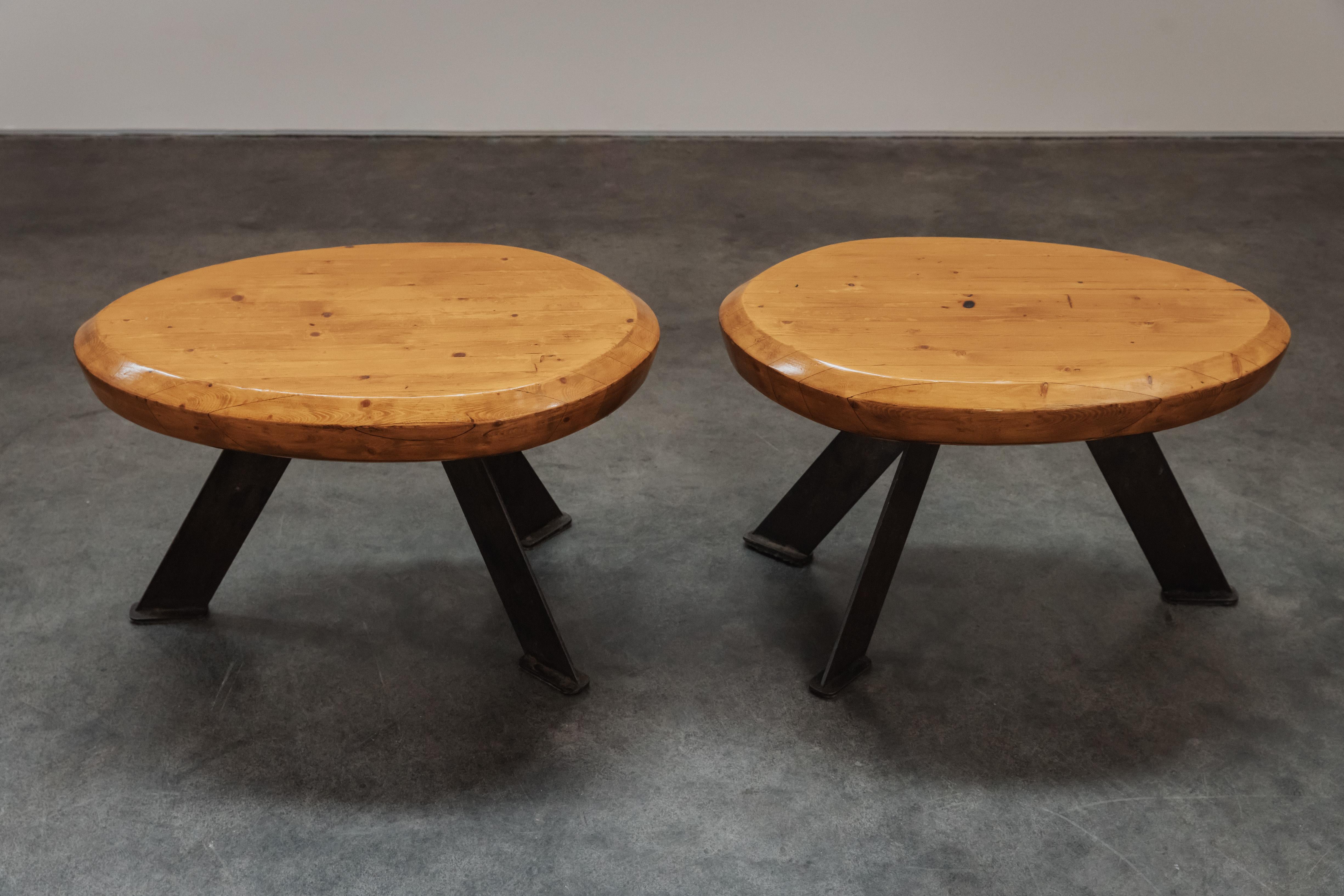 Européen Paire de tables basses vintage en pin de France, vers 1960 en vente