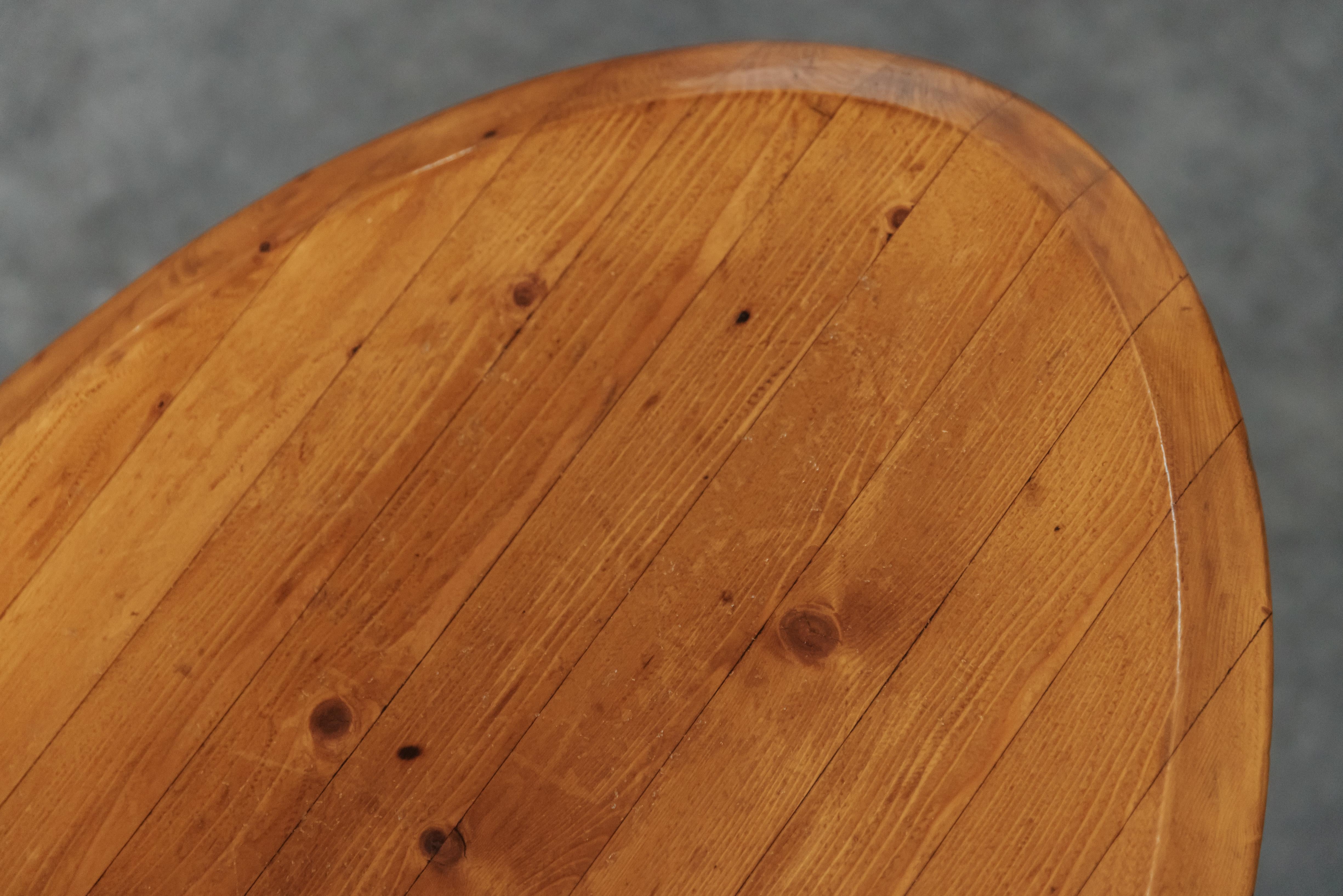 Pin Paire de tables basses vintage en pin de France, vers 1960 en vente