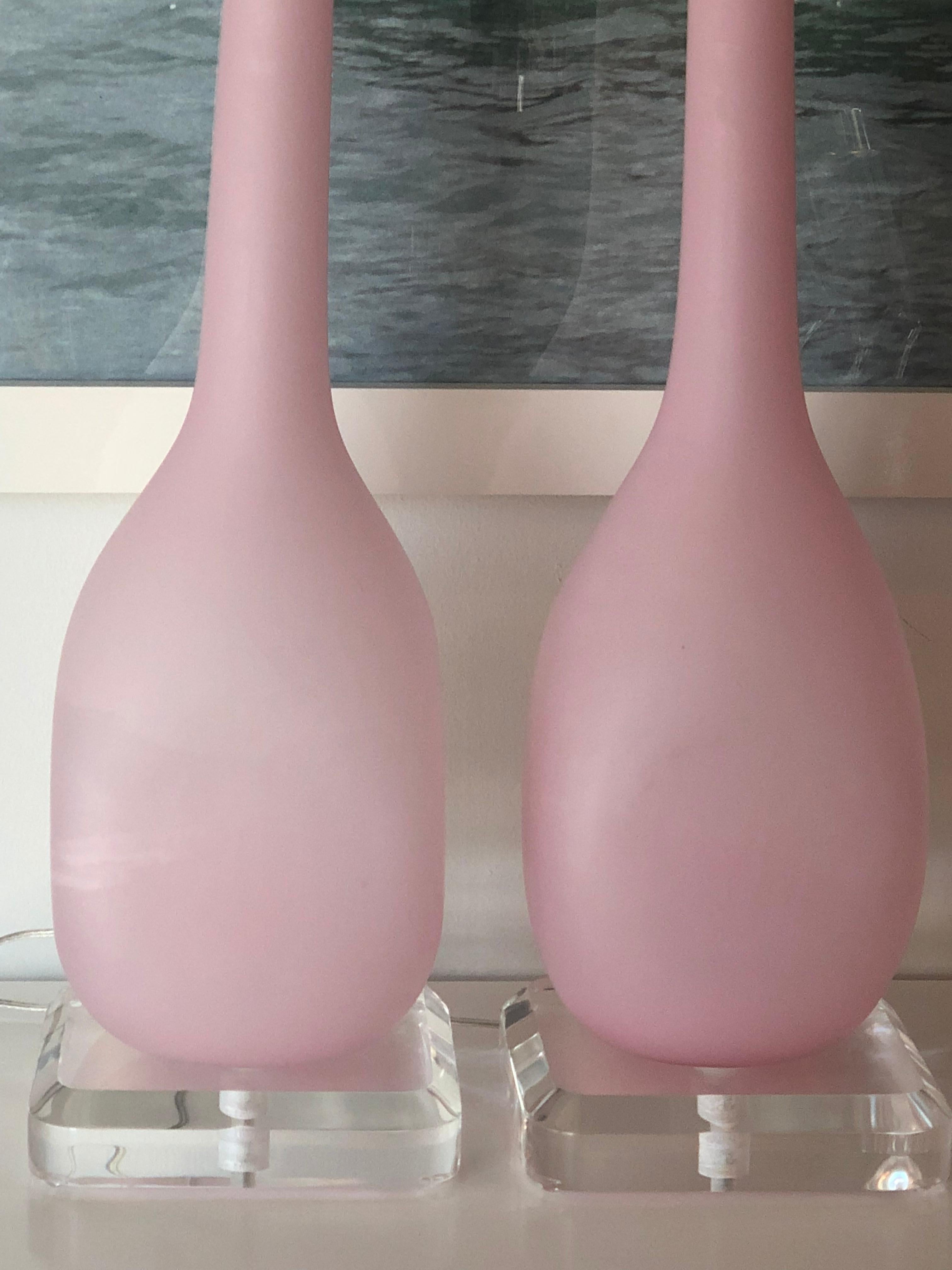 Vintage Pair of Pink Frosted Blush Murano Italian Table Lamps Lucite Brass 5