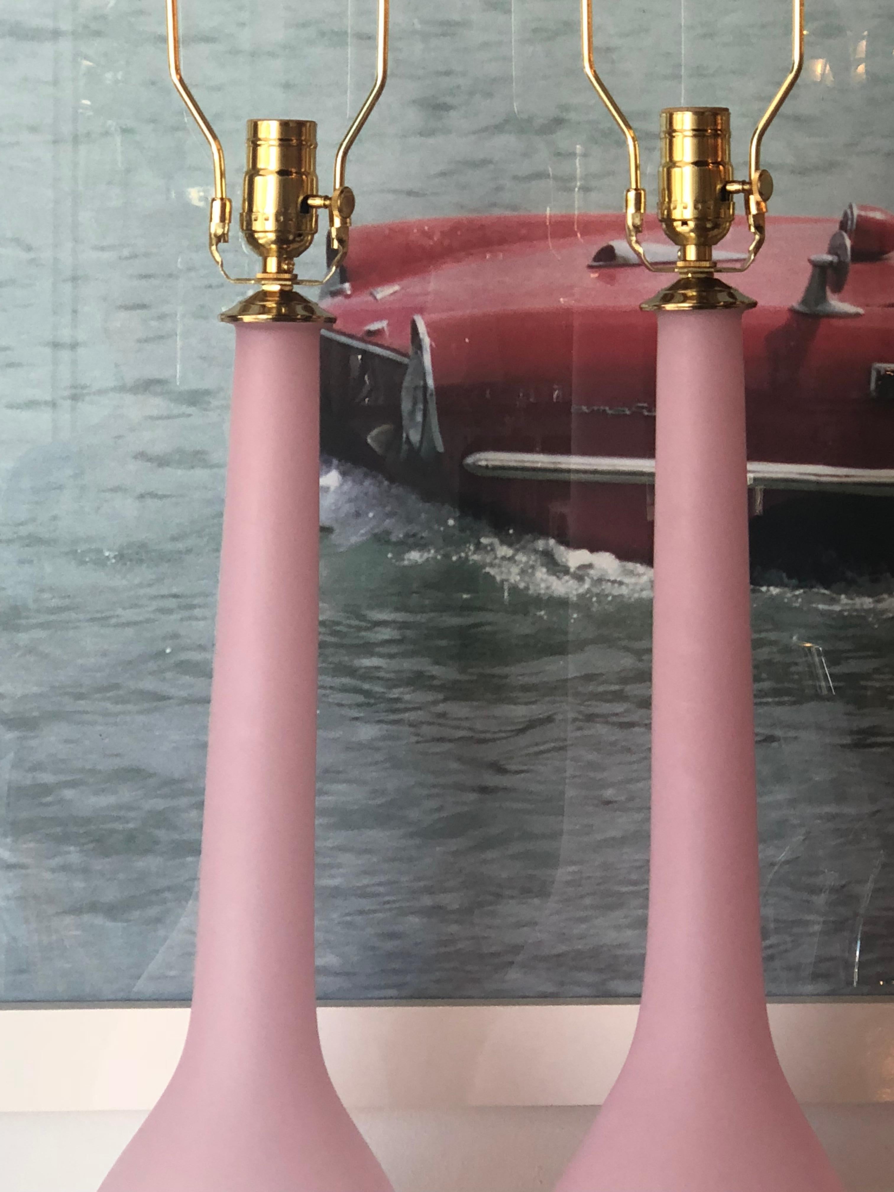 Vintage Paar rosa mattiert erröten Murano italienischen Tischlampen Lucite Messing 5