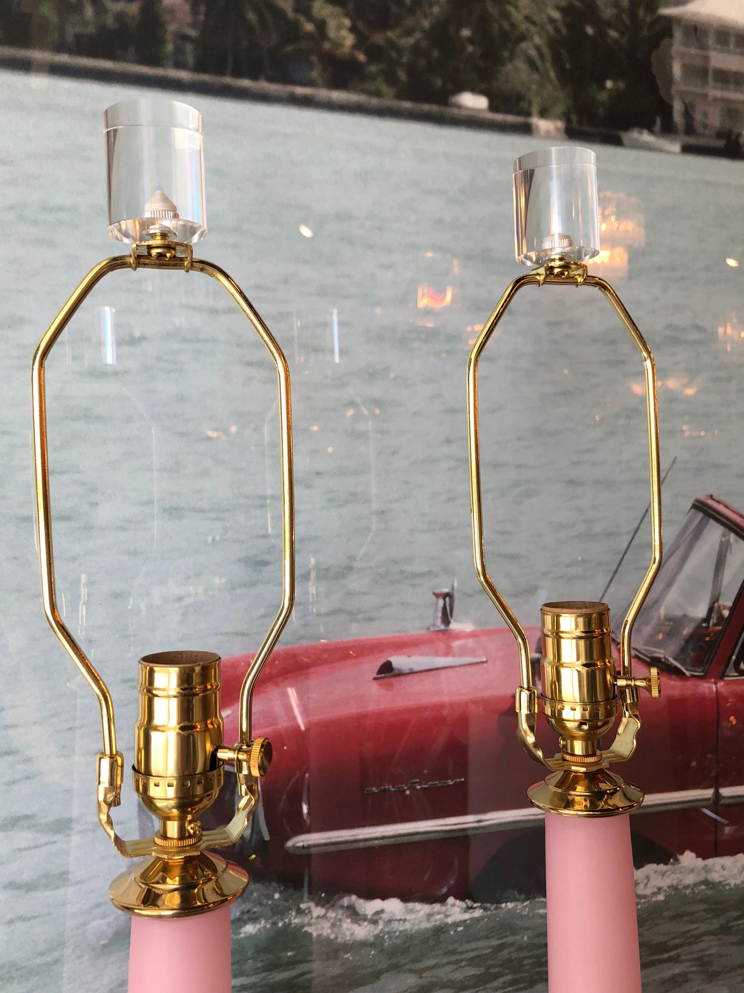 Vintage Paar rosa mattiert erröten Murano italienischen Tischlampen Lucite Messing 8