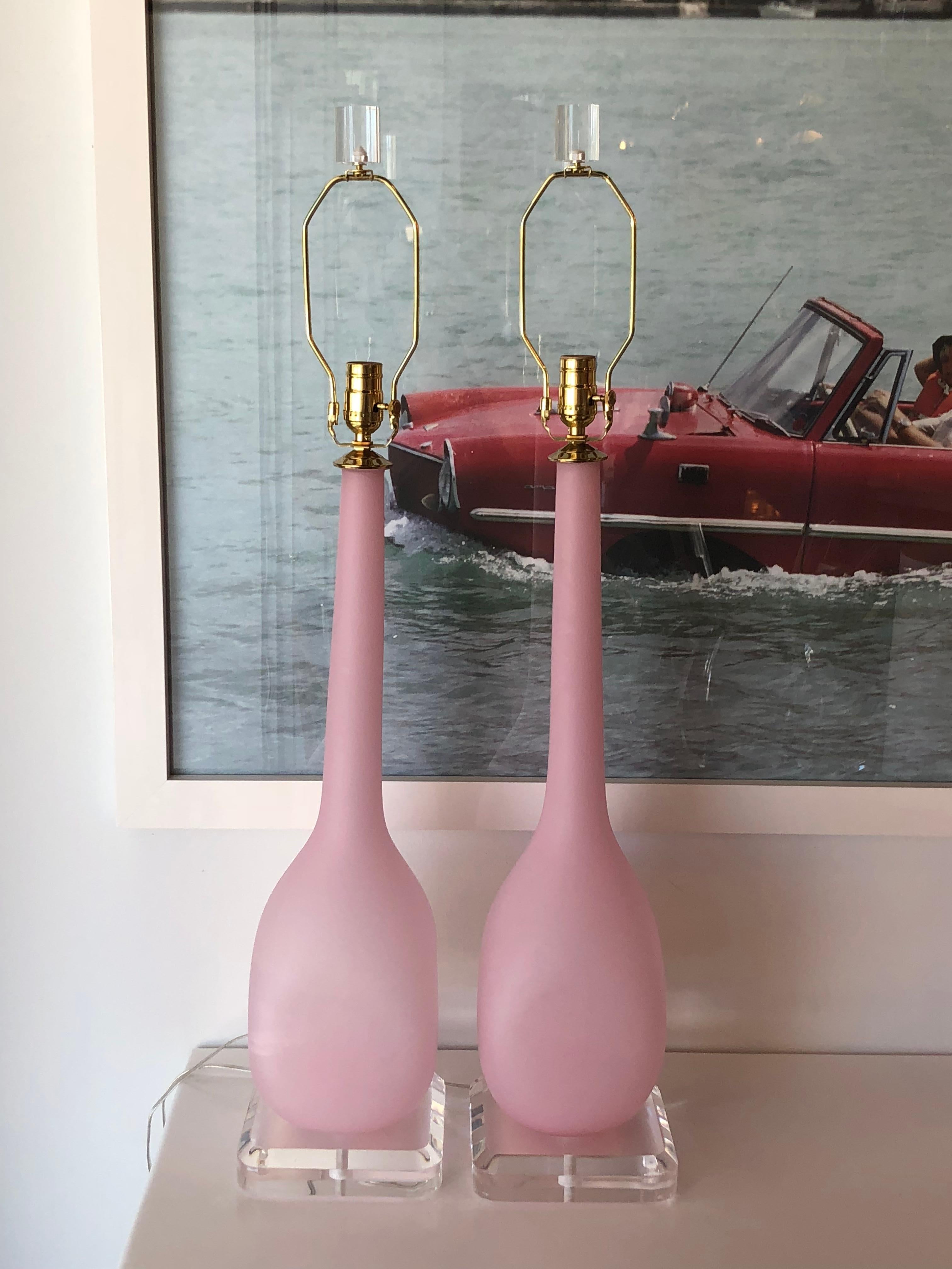 Vintage Pair of Pink Frosted Blush Murano Italian Table Lamps Lucite Brass 3