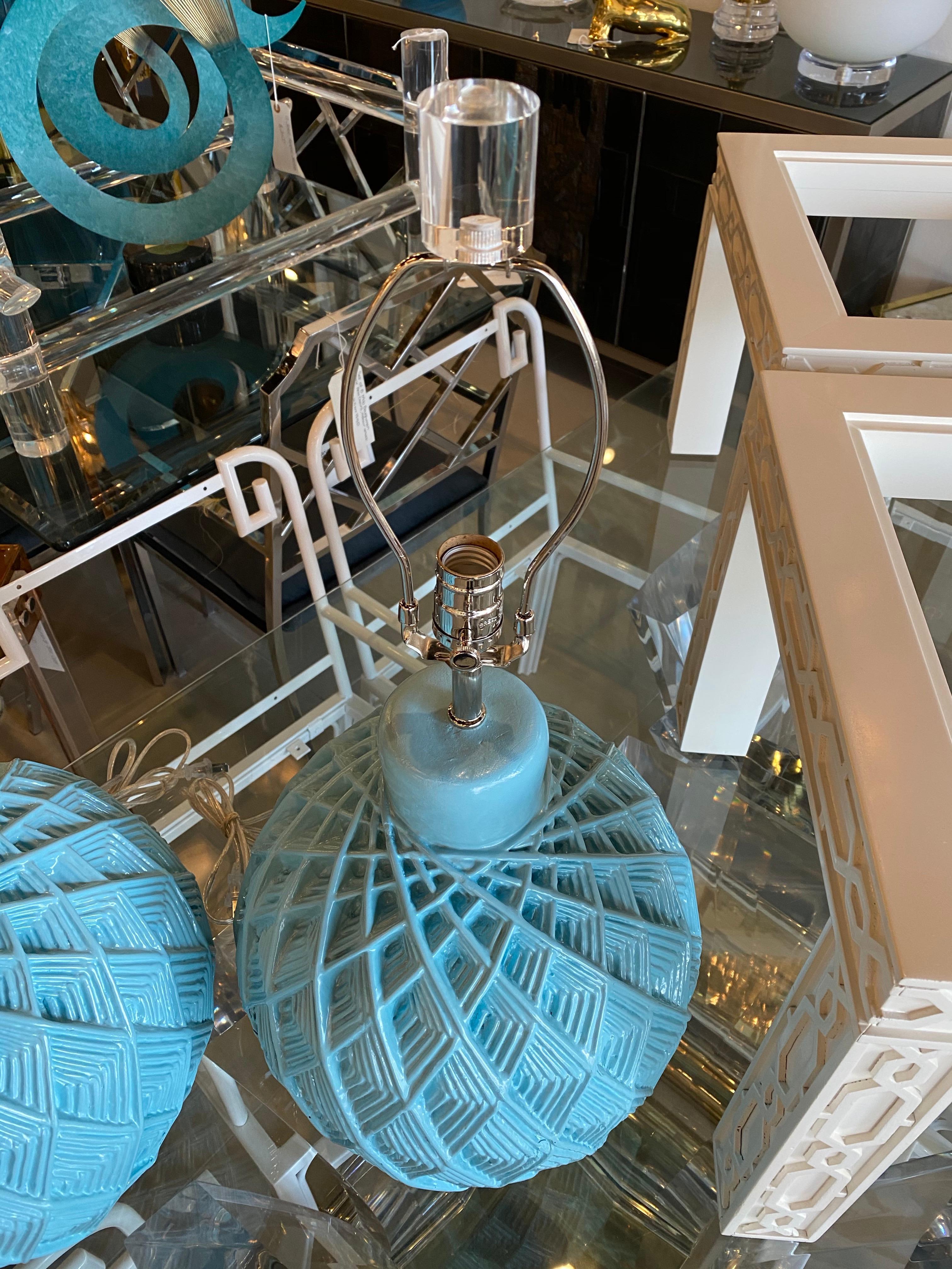 Vintage Pair of Plaster Geometric Dimensional Lacquered Blue Table Lamps For Sale 3