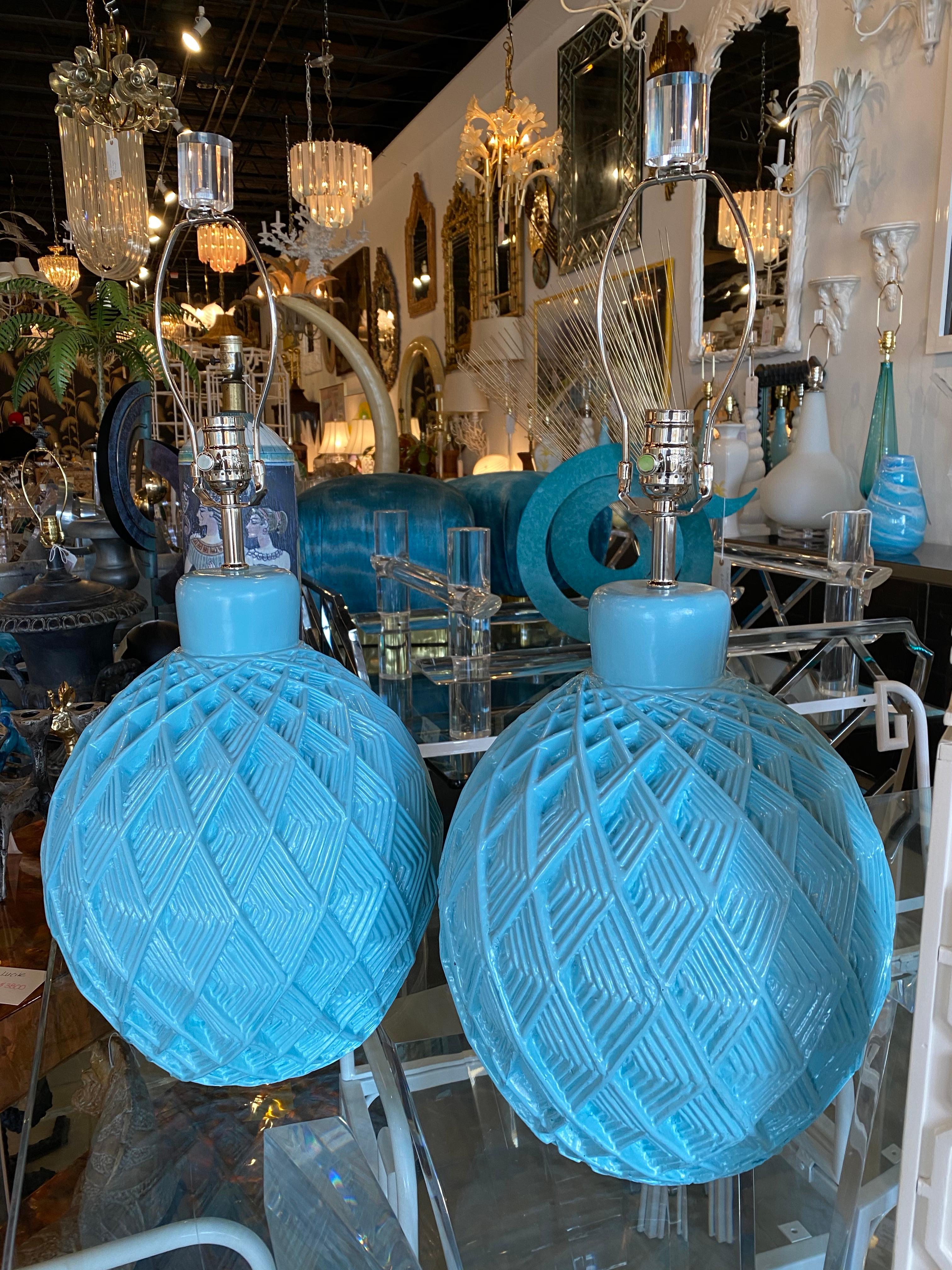 Vintage pair of amazing 1970s geometric, multi dimensional, plaster table lamps. These have been completely restored. All new wiring, chrome hardware and Lucite finial. Beautiful Palm Beach blue lacquer color.
Height is 20