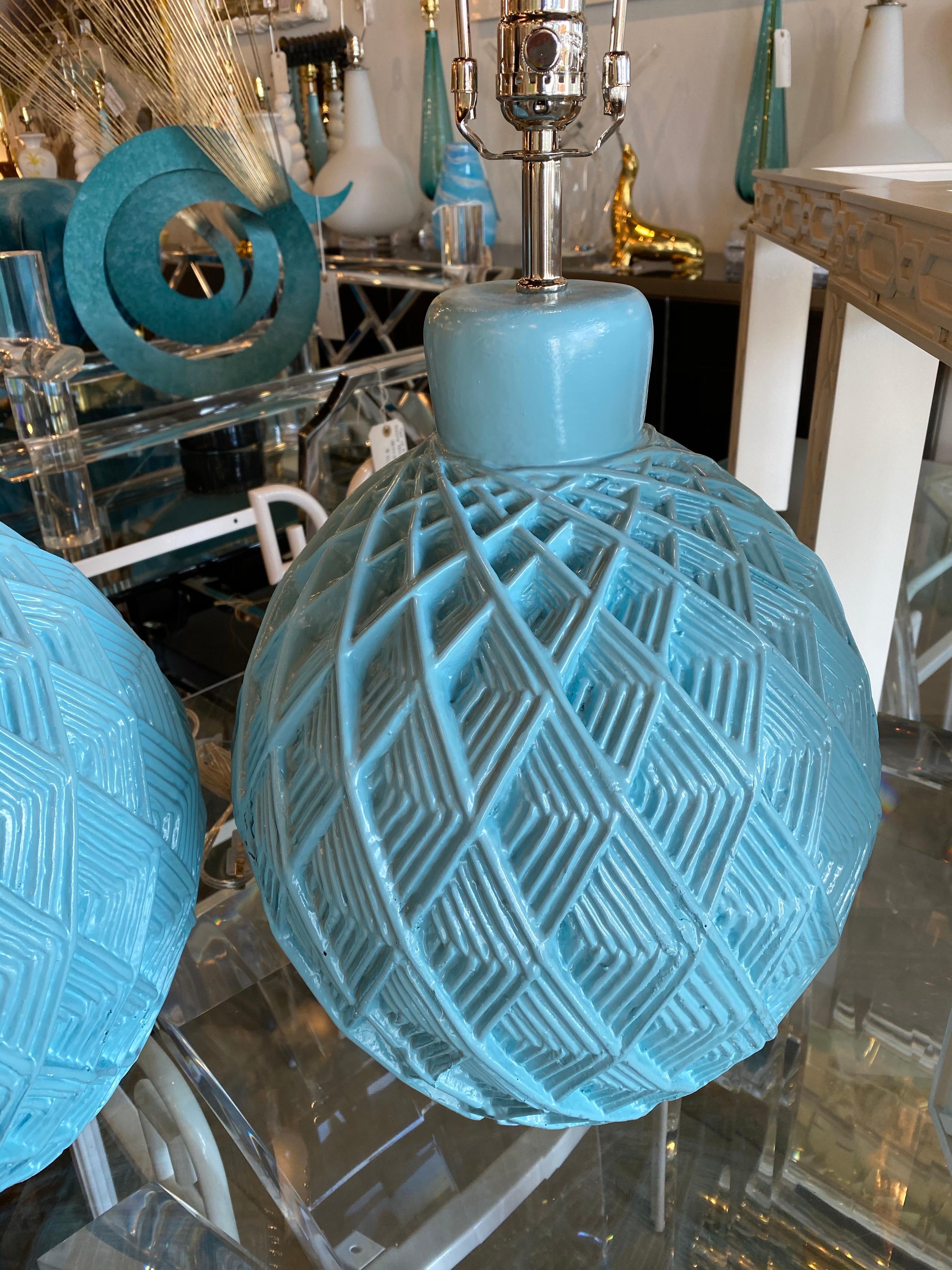 American Vintage Pair of Plaster Geometric Dimensional Lacquered Blue Table Lamps For Sale