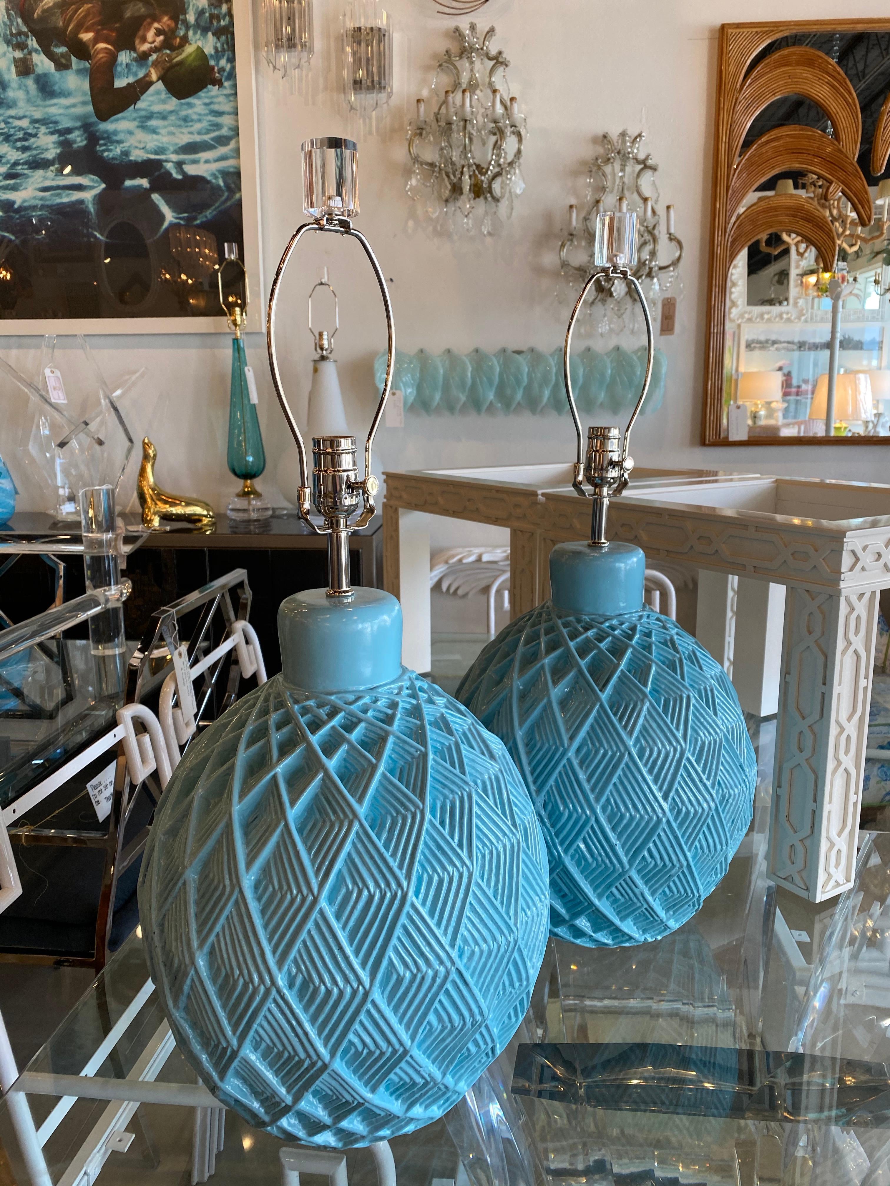 Vintage Pair of Plaster Geometric Dimensional Lacquered Blue Table Lamps In Good Condition For Sale In West Palm Beach, FL