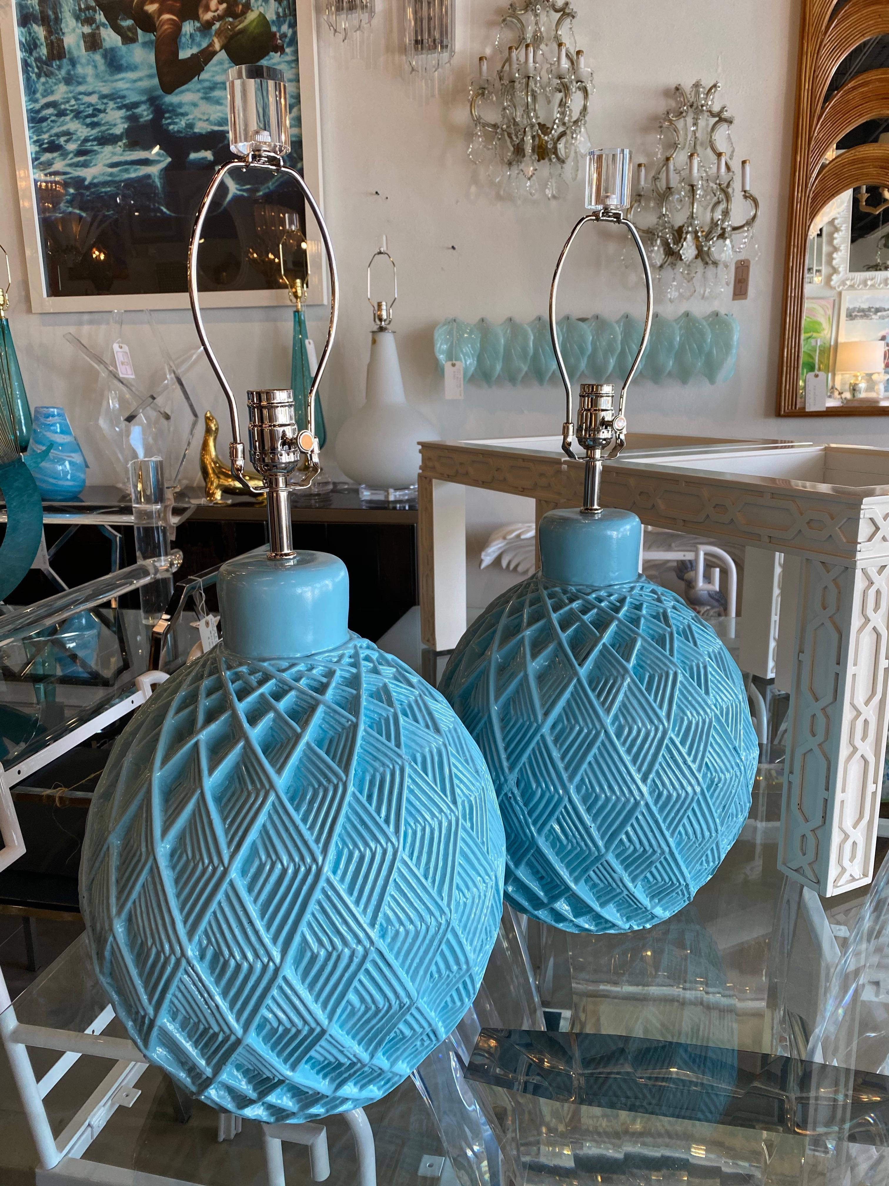 Vintage Pair of Plaster Geometric Dimensional Lacquered Blue Table Lamps For Sale 1