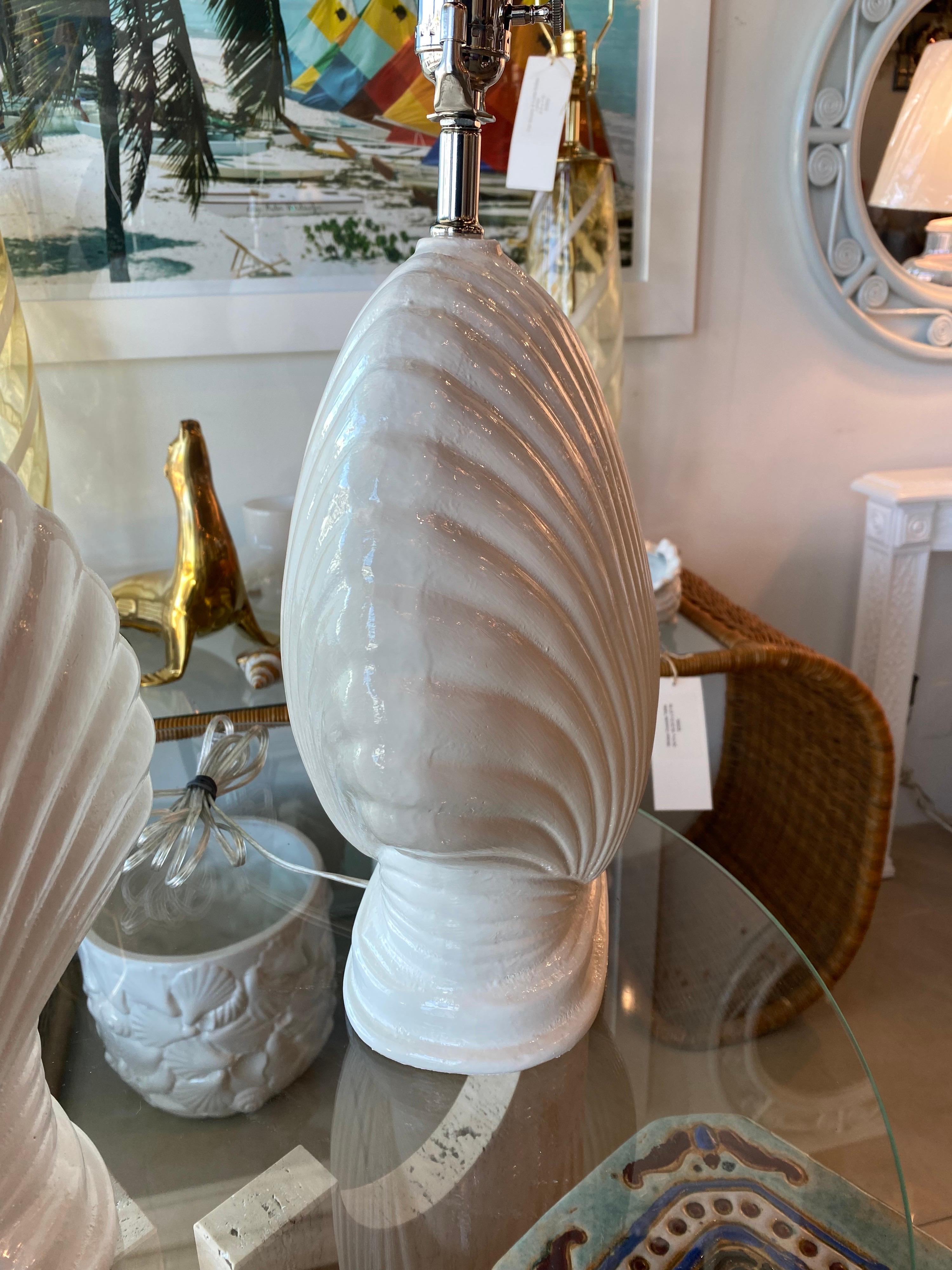 Vintage Pair of Plaster White Scallop Seashell Shell Table Lamps Newly Wired In Good Condition In West Palm Beach, FL