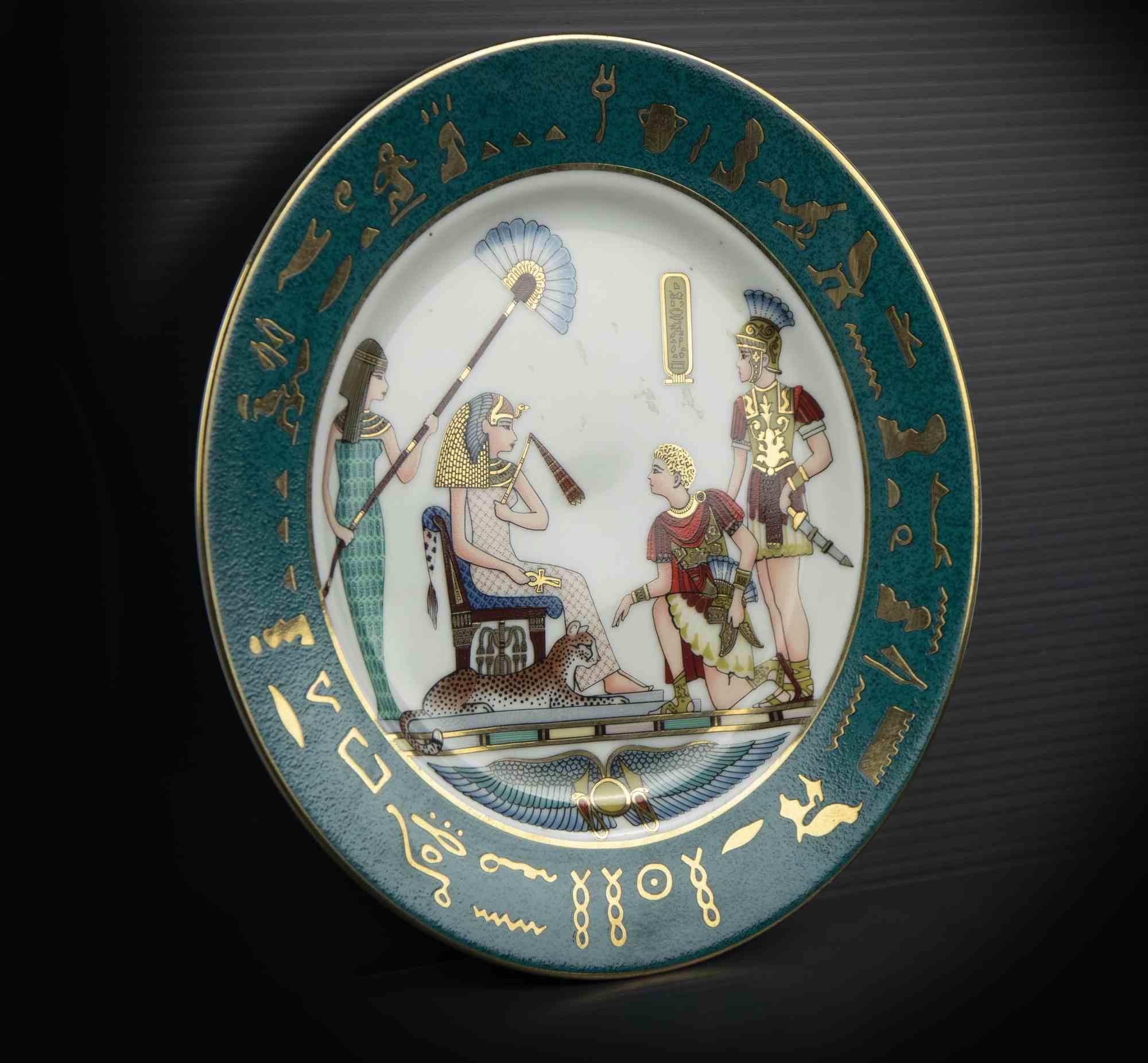Vintage pair of plates with Egyptian Motives is a beautiful plates set realized in the 1960s.

Pair of porcelain plates decorated with Egyptian motifs and gilded decorations.

Marked under the base 