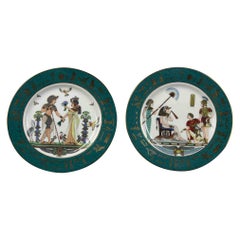 Paire d'assiettes vintage avec motifs égyptiens, par Fine Royal Porcelain Sculpture