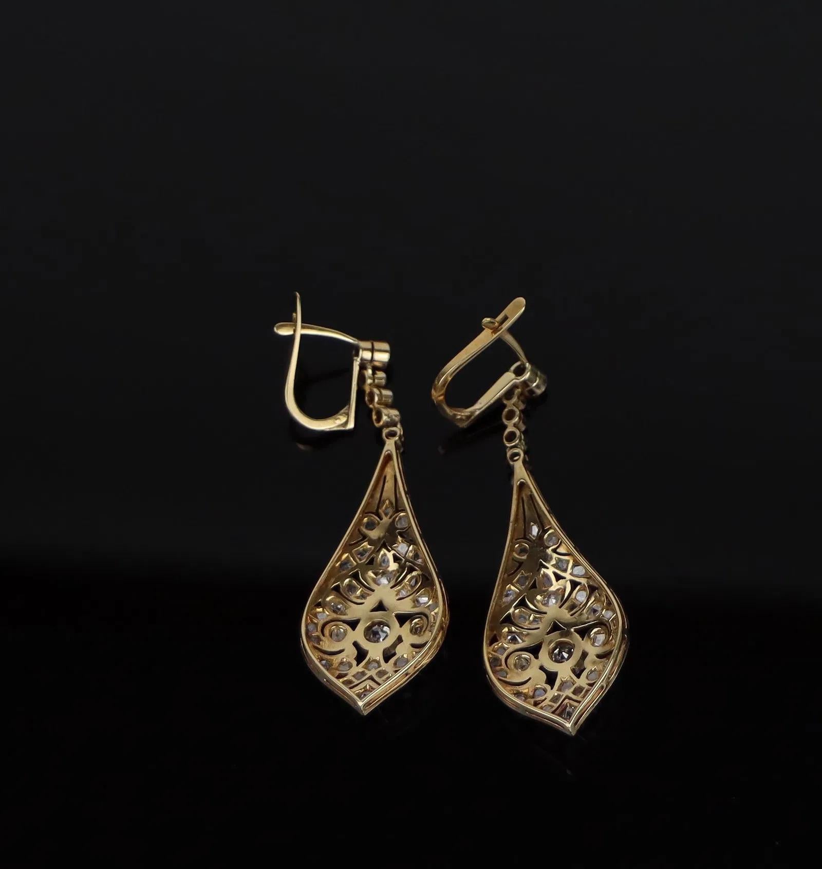 Vintage Paar Platin & 18K Gold Diamant-Ohrringe im Angebot 8