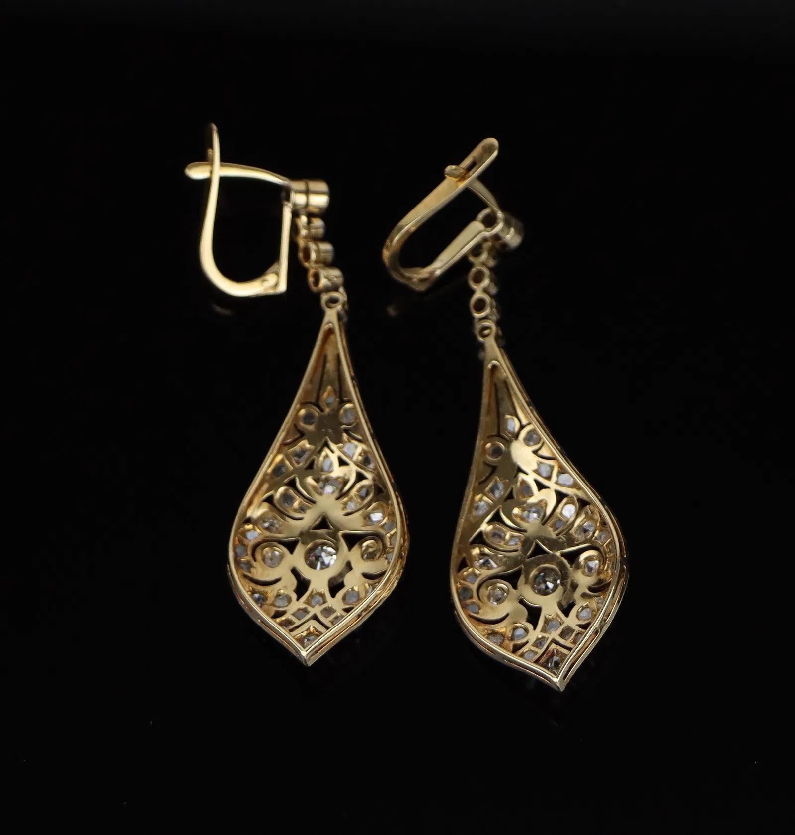 Vintage Paar Platin & 18K Gold Diamant-Ohrringe im Angebot 9