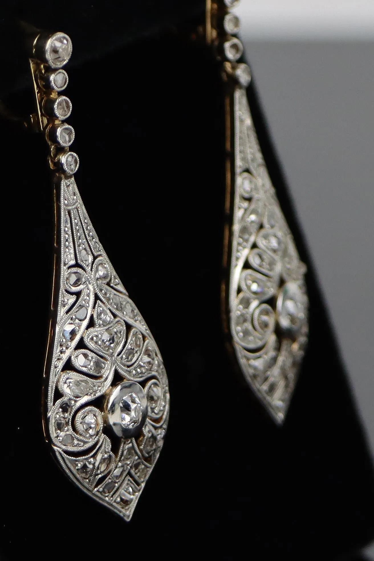Vintage Paar Platin & 18K Gold Diamant-Ohrringe im Zustand „Gut“ im Angebot in Flushing, NY