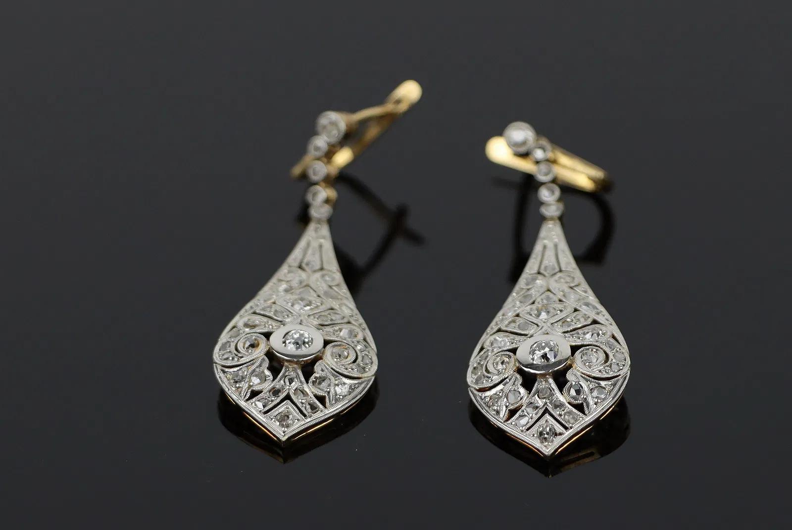 Vintage Paar Platin & 18K Gold Diamant-Ohrringe im Angebot 2