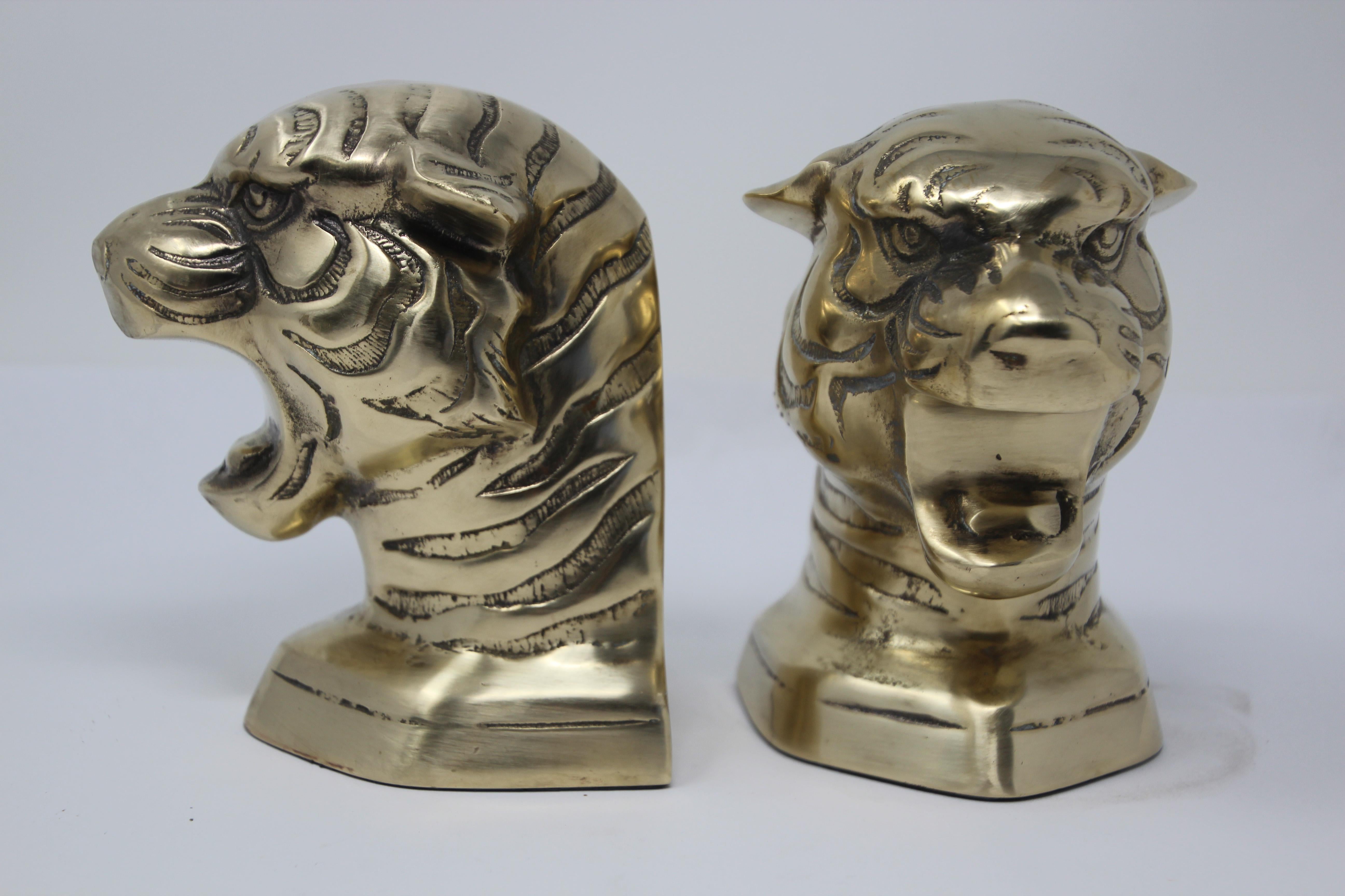 Mid-Century Modern Vintage Pair of Polished Cast Brass Tigers Bookends, circa 1950