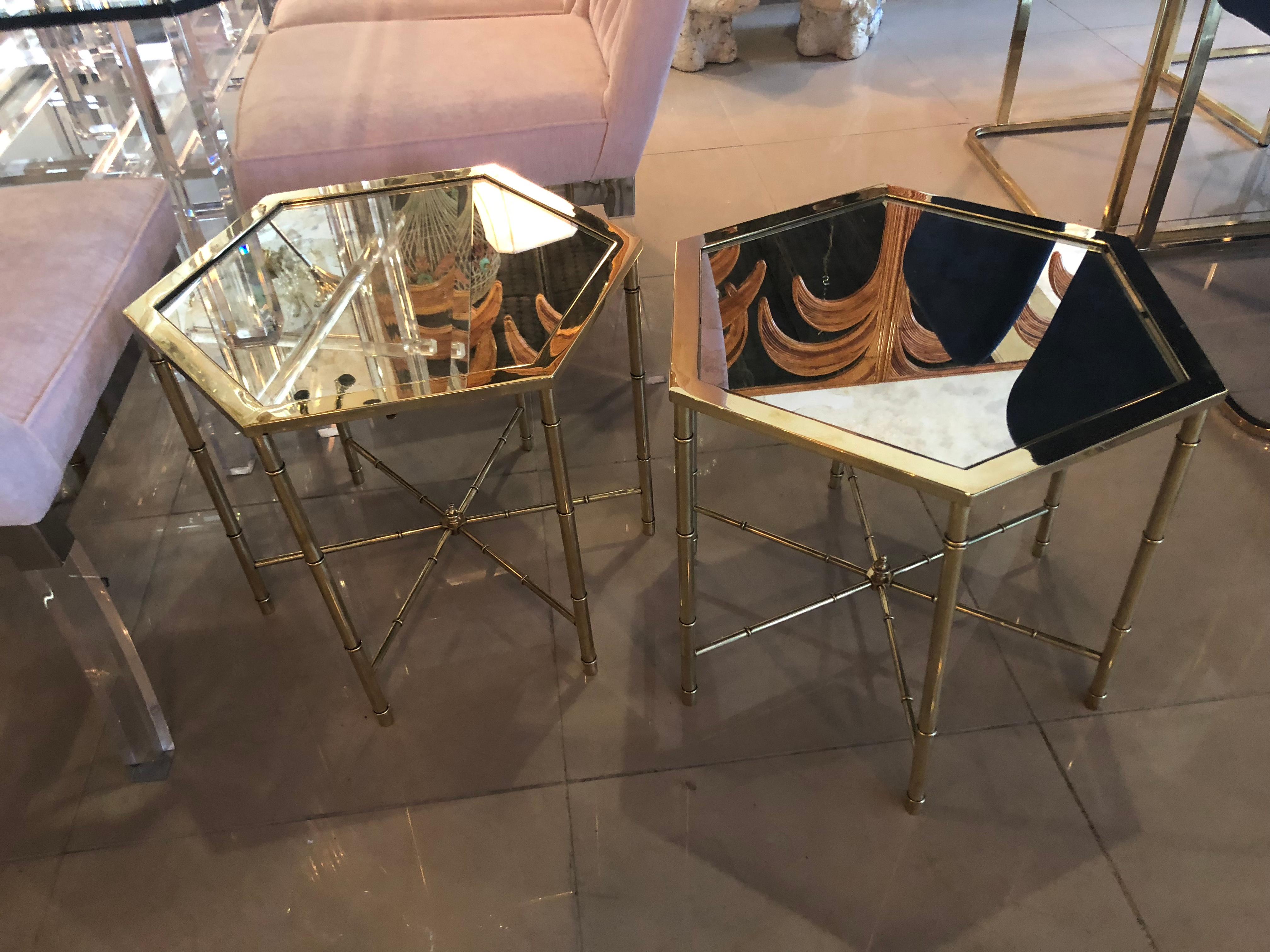Vintage Pair Polished Brass Mastercraft End Side Beverage Tables Antique Mirror In Good Condition In West Palm Beach, FL