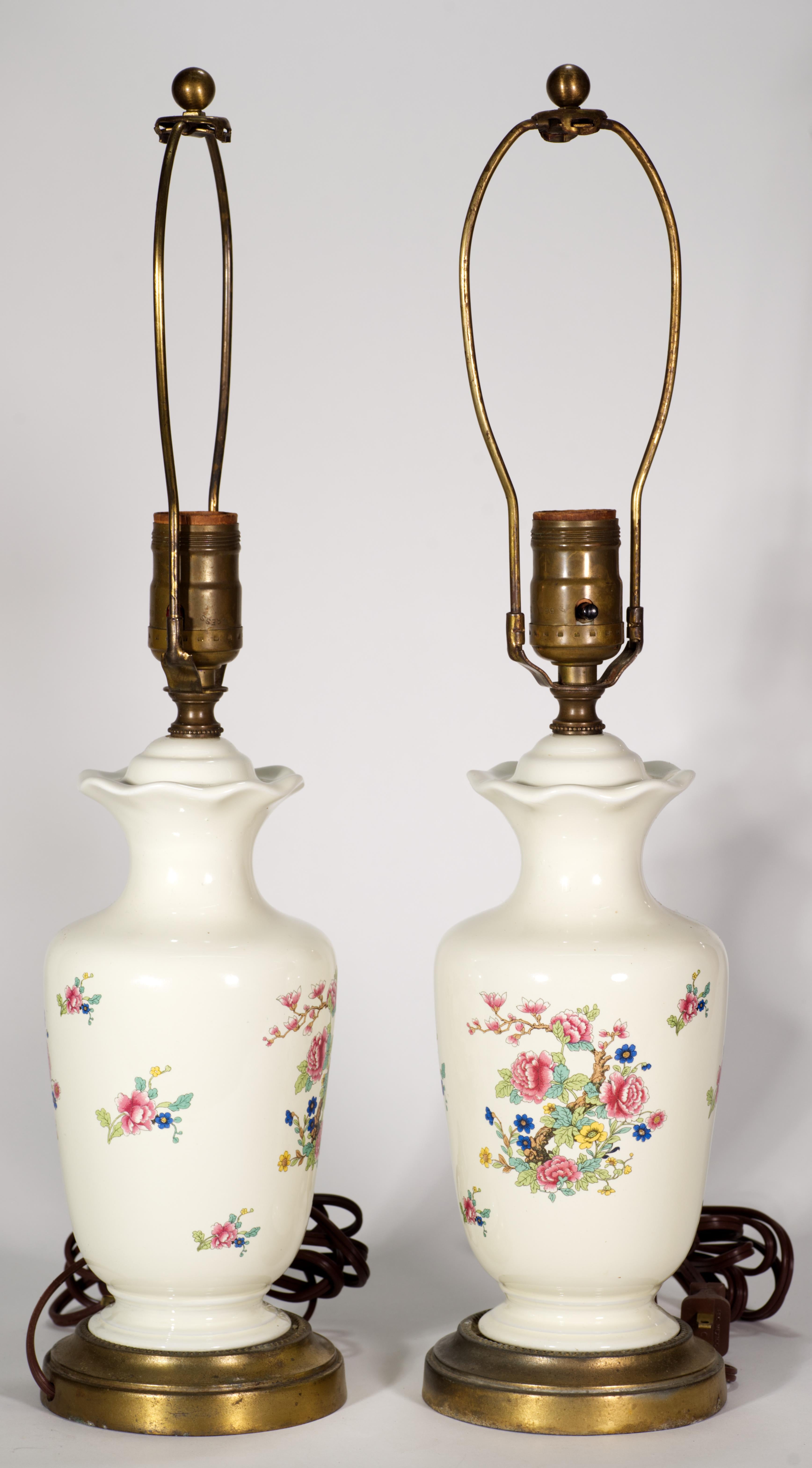 Victorian Vintage Pair of Porcelain Urn Shaped Table Lamps in Pembroke Pattern For Sale